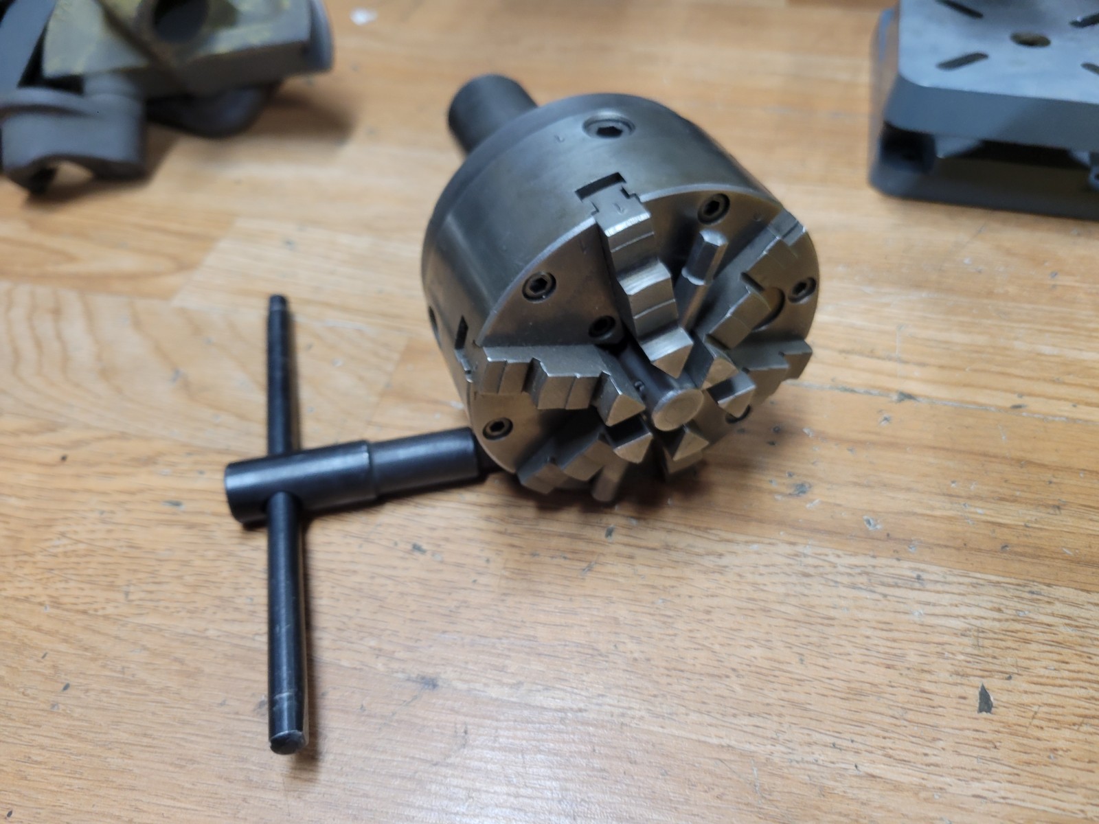 BUCK CHUCK 4″ 6 JAW CHUCK W/ 5MT SHANK