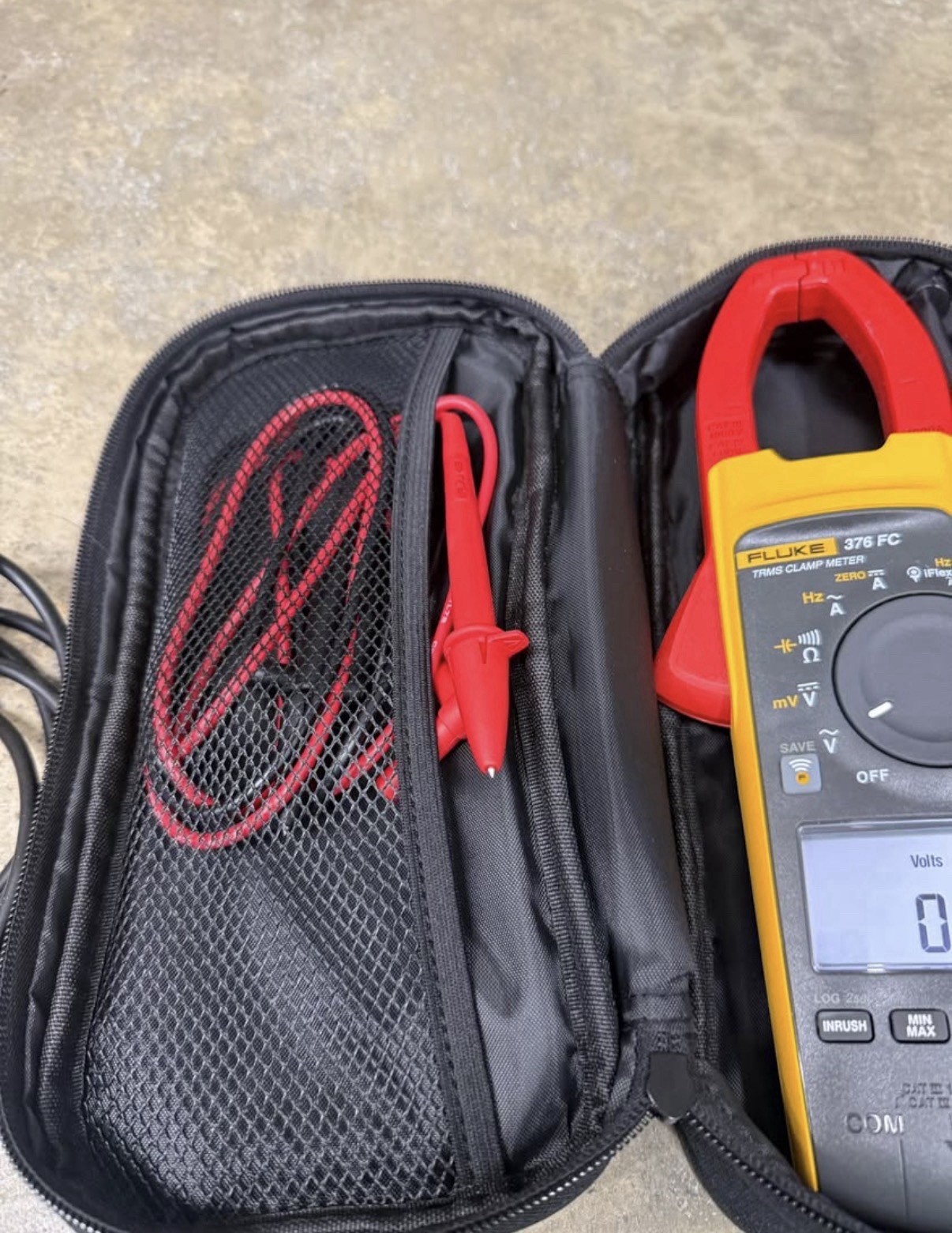 Fluke 376 FC True RMS Clamp Meter w/ iFlex, CAT III, 1000V, Case, 9999Ct