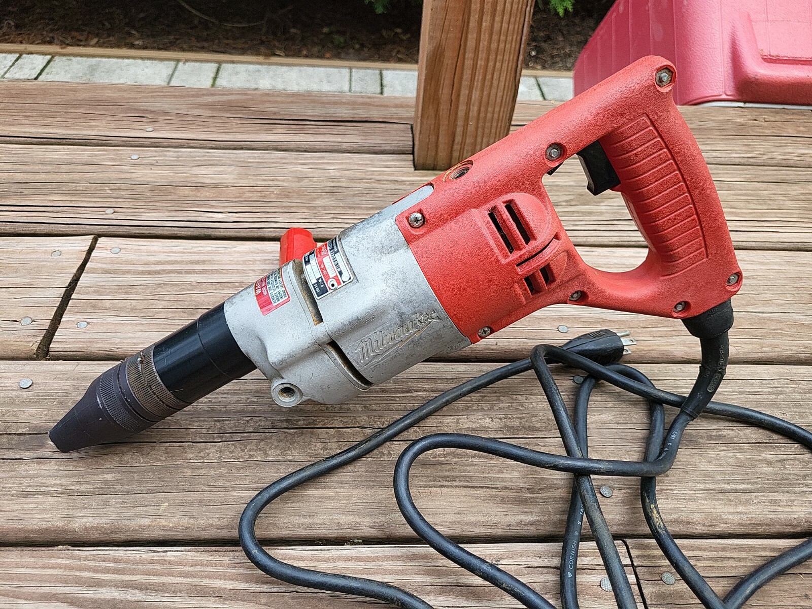 MILWAUKEE HEAVY DUTY SCREWSHOOTER, #6627-1, 0-750 RPM, 120V/AC 6 AMPS