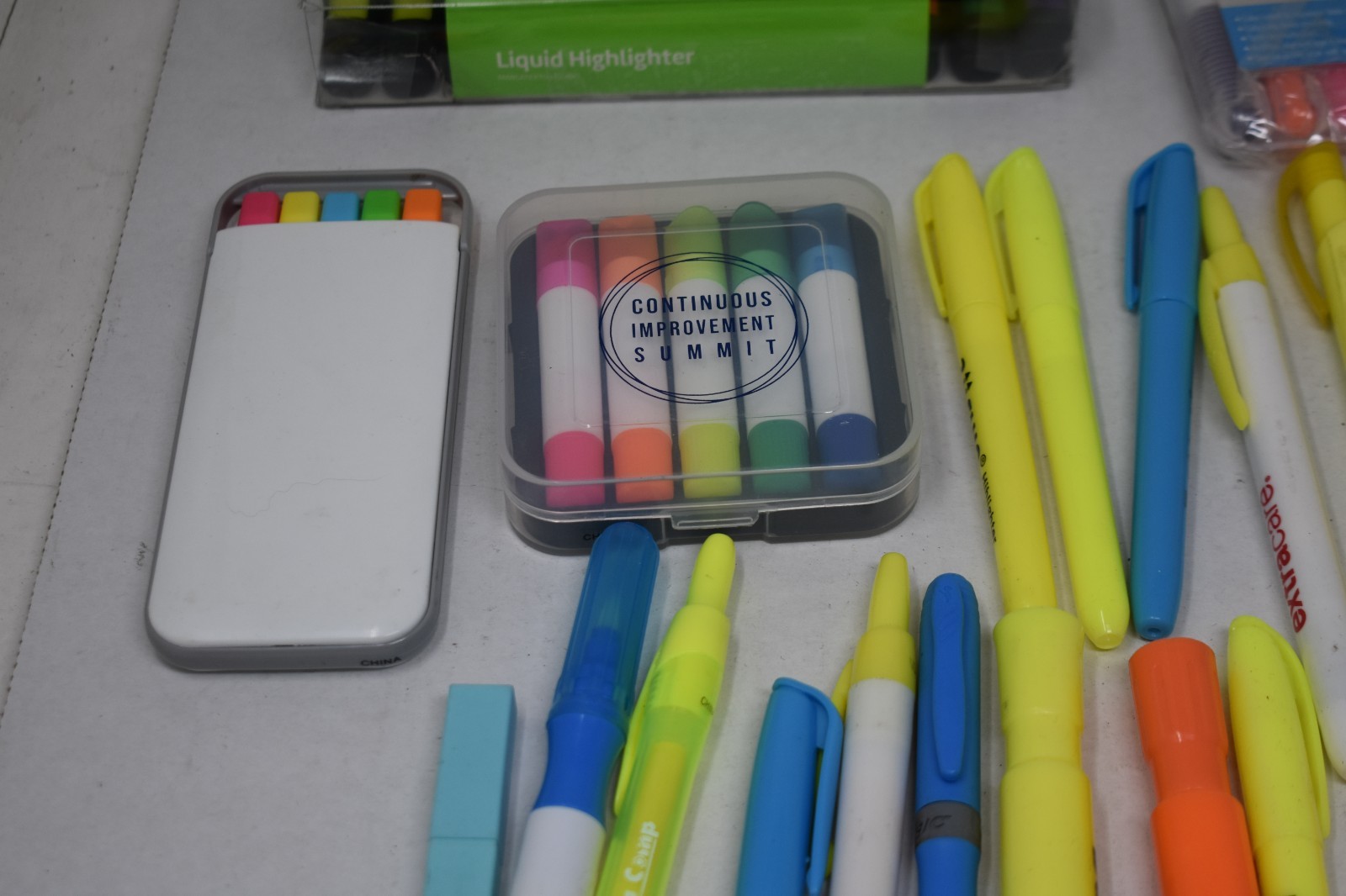 Wholesale Bulk Lot of 80 Various Brands Mixed Colors Highlighters Hi-Liters