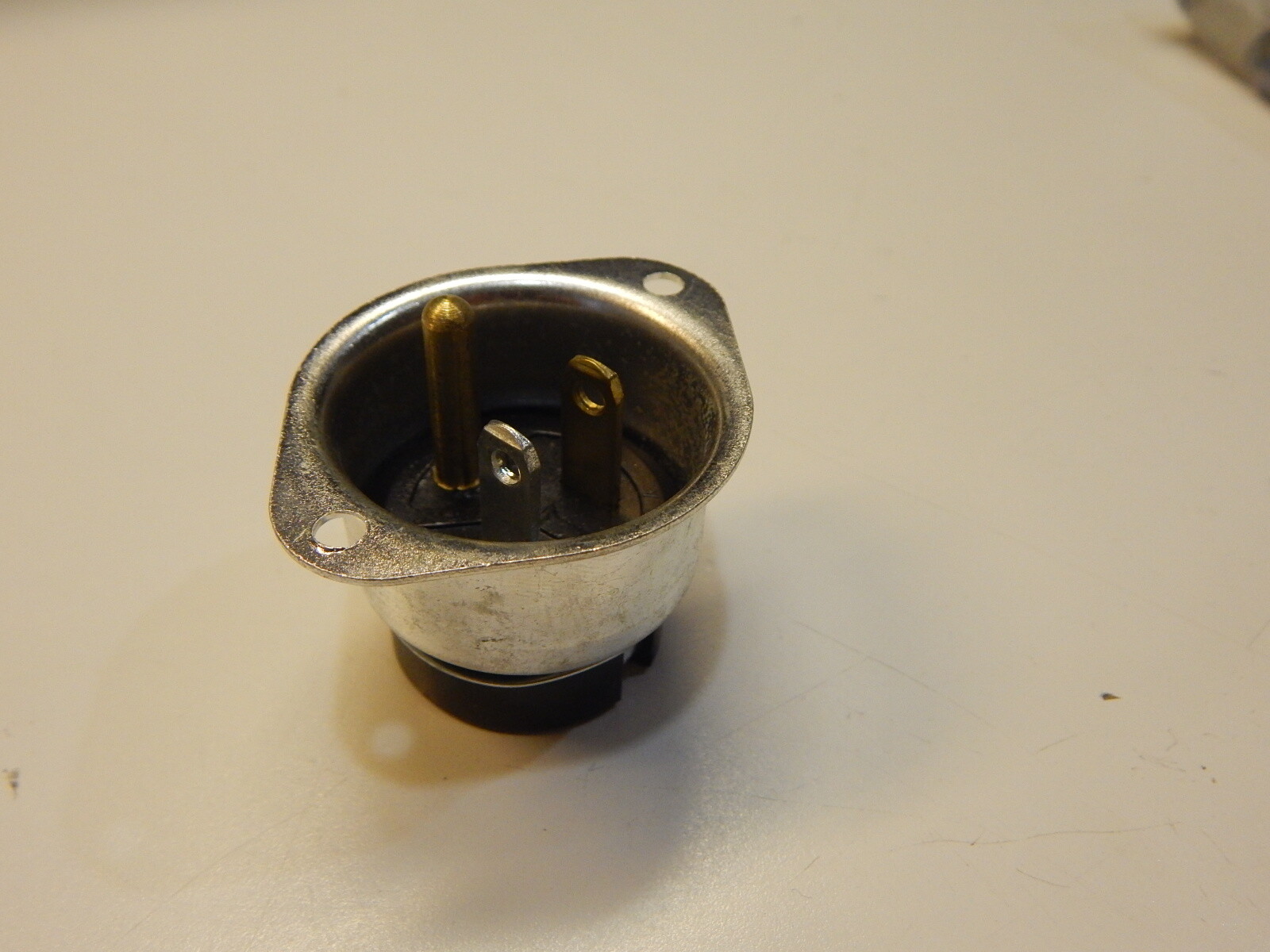 AMPHENOL 160-5N CHASSIS MOUNT PLUG IN RECESSED CUP 125V 15A 15 AMP