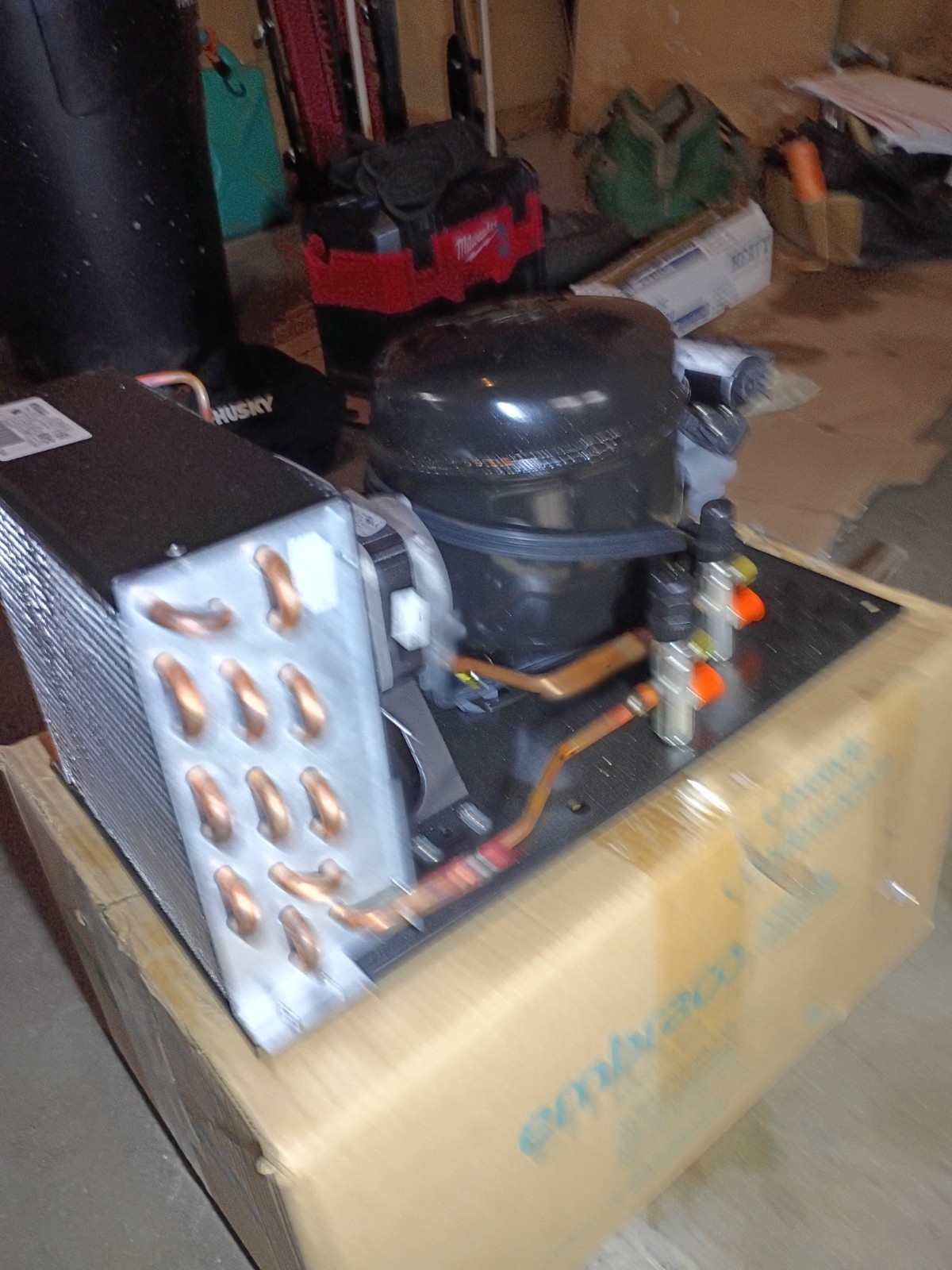 Embraco R-134a UF10HBX-SD reach in cooler condensing unit, 2785 BTUs