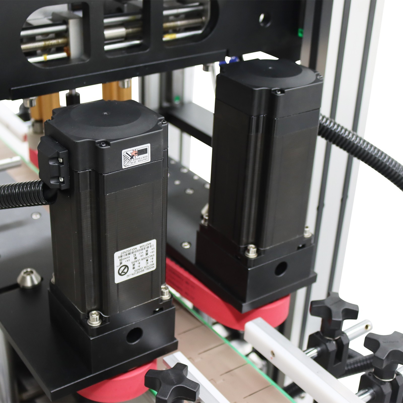 Automatic Conveyor Capping Machine for Assembly Line 0.78-4.72in Bottle Dia.