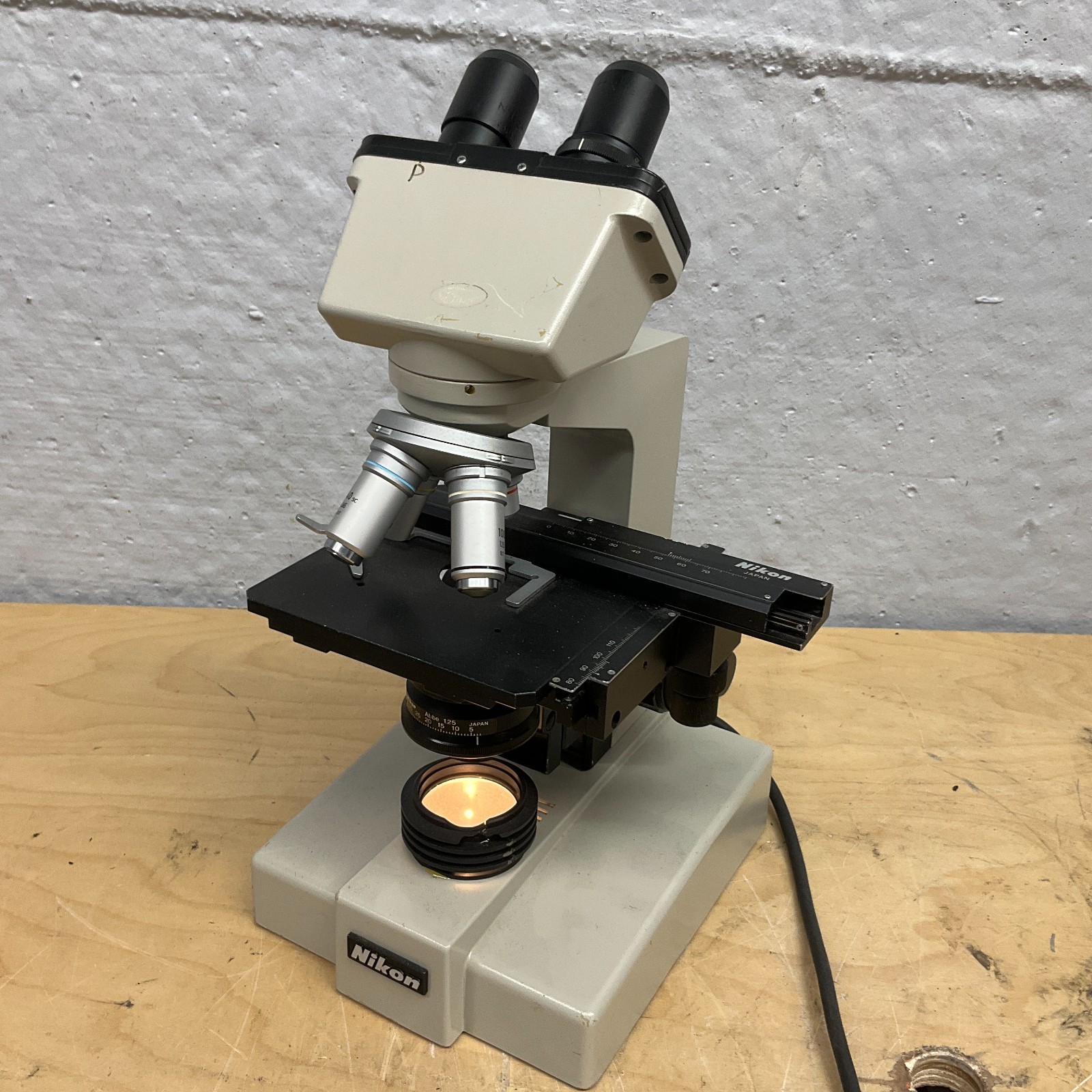 Nikon SC Compound Microscope W/ Objectives, Eyepieces Tested and Working