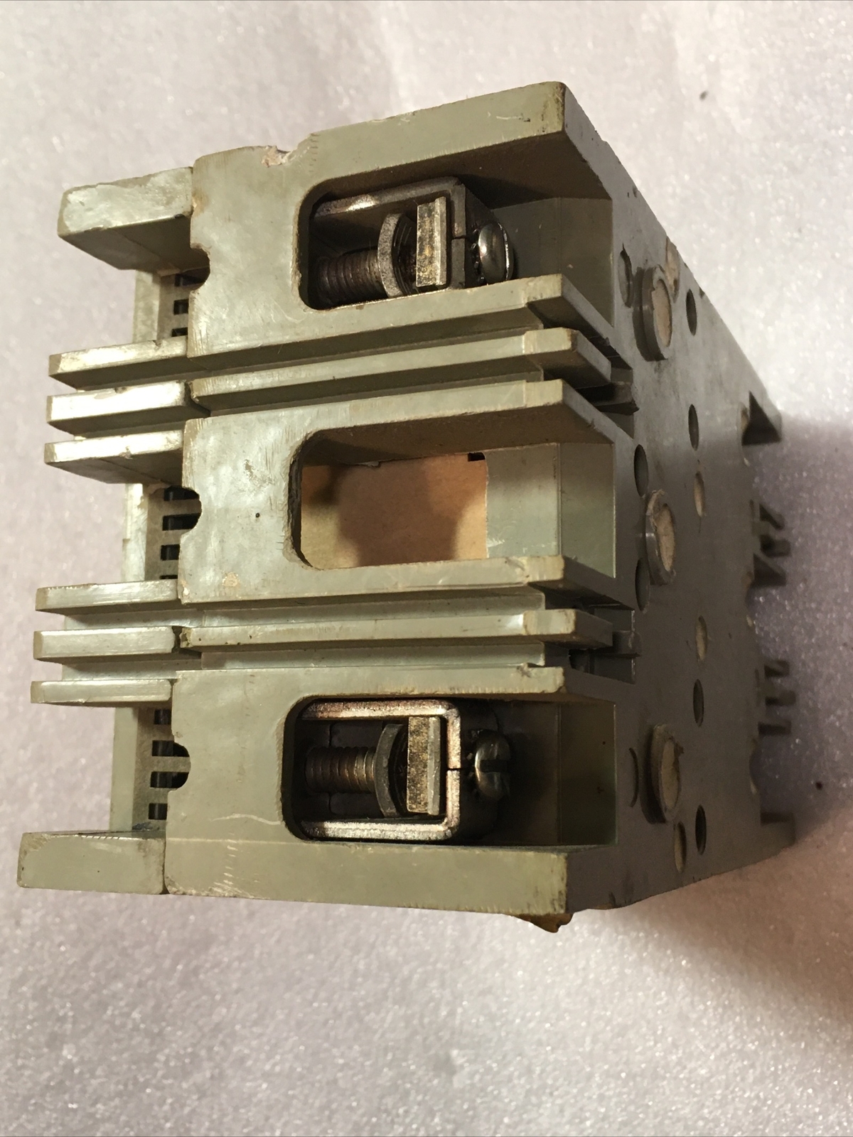 FEDERAL PACIFIC Electric HEF621020 20A 600V BREAKER WARRANTY TWO POLE 3P FRAME