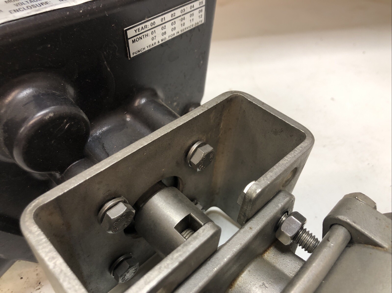 1 USED APOLLO ACTUATOR AE40010, 24VDC NEMA 4,TORQUE 400 IN-LBS, 1.38 AMPS