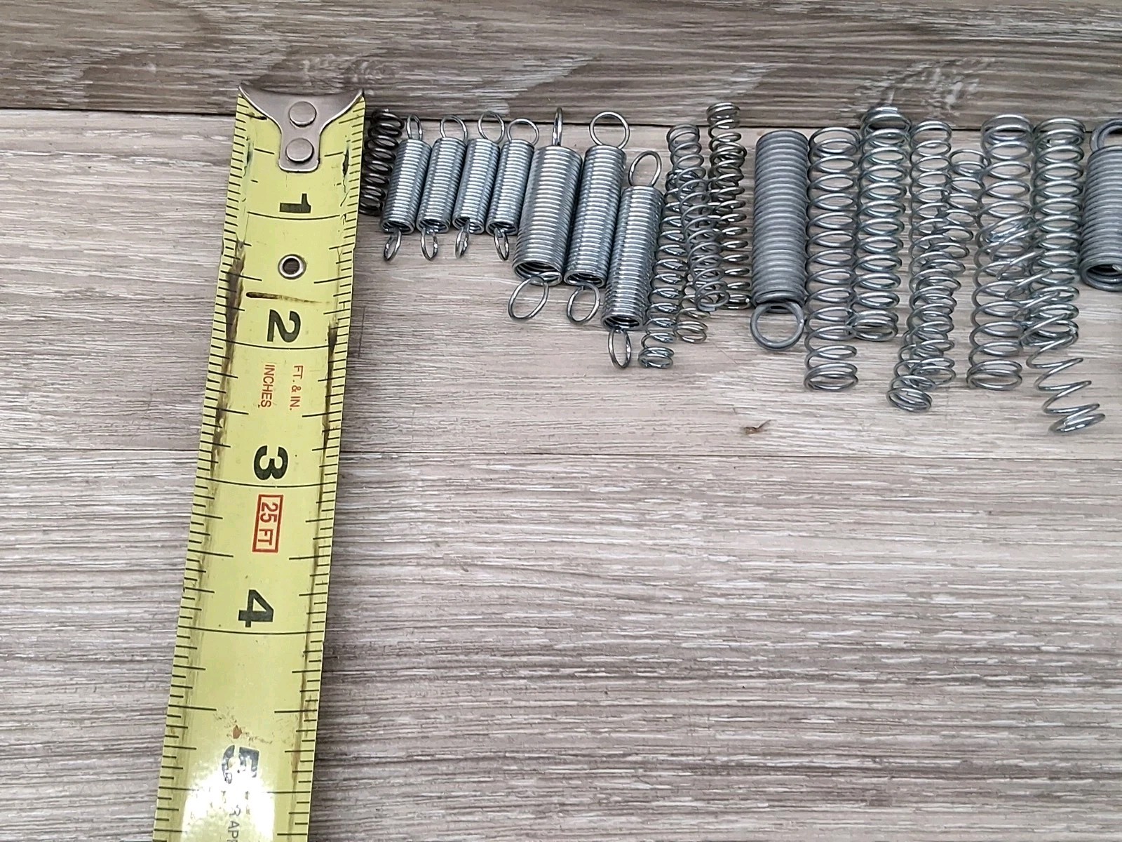 Assorted Springs 80 Pieces As Shown Various Sizes And Thickness ( Read Descripti
