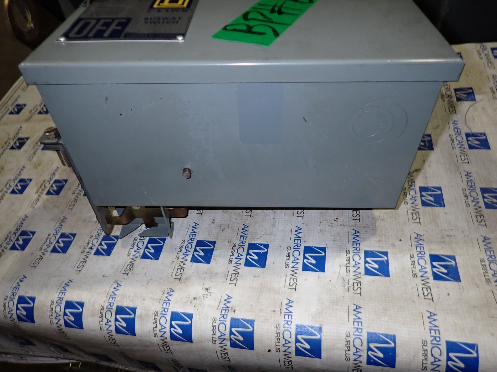 Square D PQ3603G 30 amp 600v 3p 3w Fused Busway Switch Bus Plug Ser 3 BP609