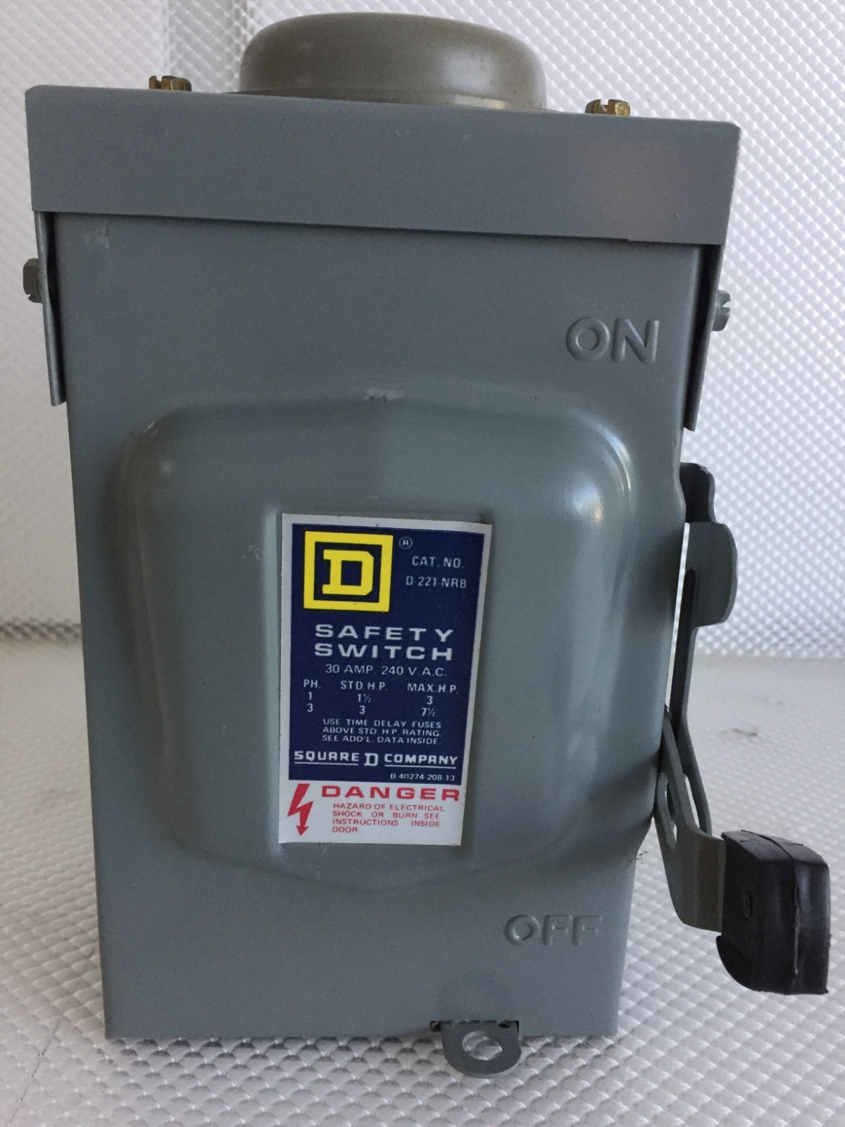 SQUARE D D-221-NRB 30 AMP 240 VOLT 1 PHASE FUSIBLE OUTDOOR DISCONNECT..D-1912