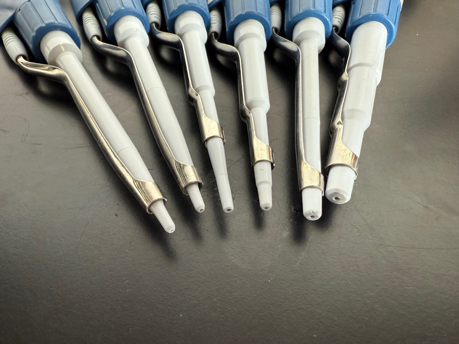 VWR Set of 6 Pipettes w/Stand 0.1-2, 0.5-10, 2-20, 10-100, 20-200, 100-1000 uL