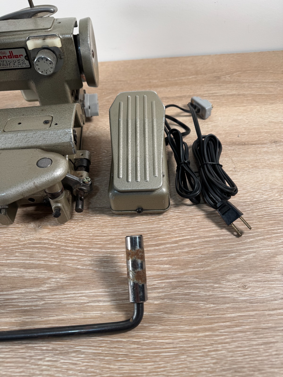 Chandler Mini Skipper Portable Blindstitch Sewing Machine w/Accessories Working*