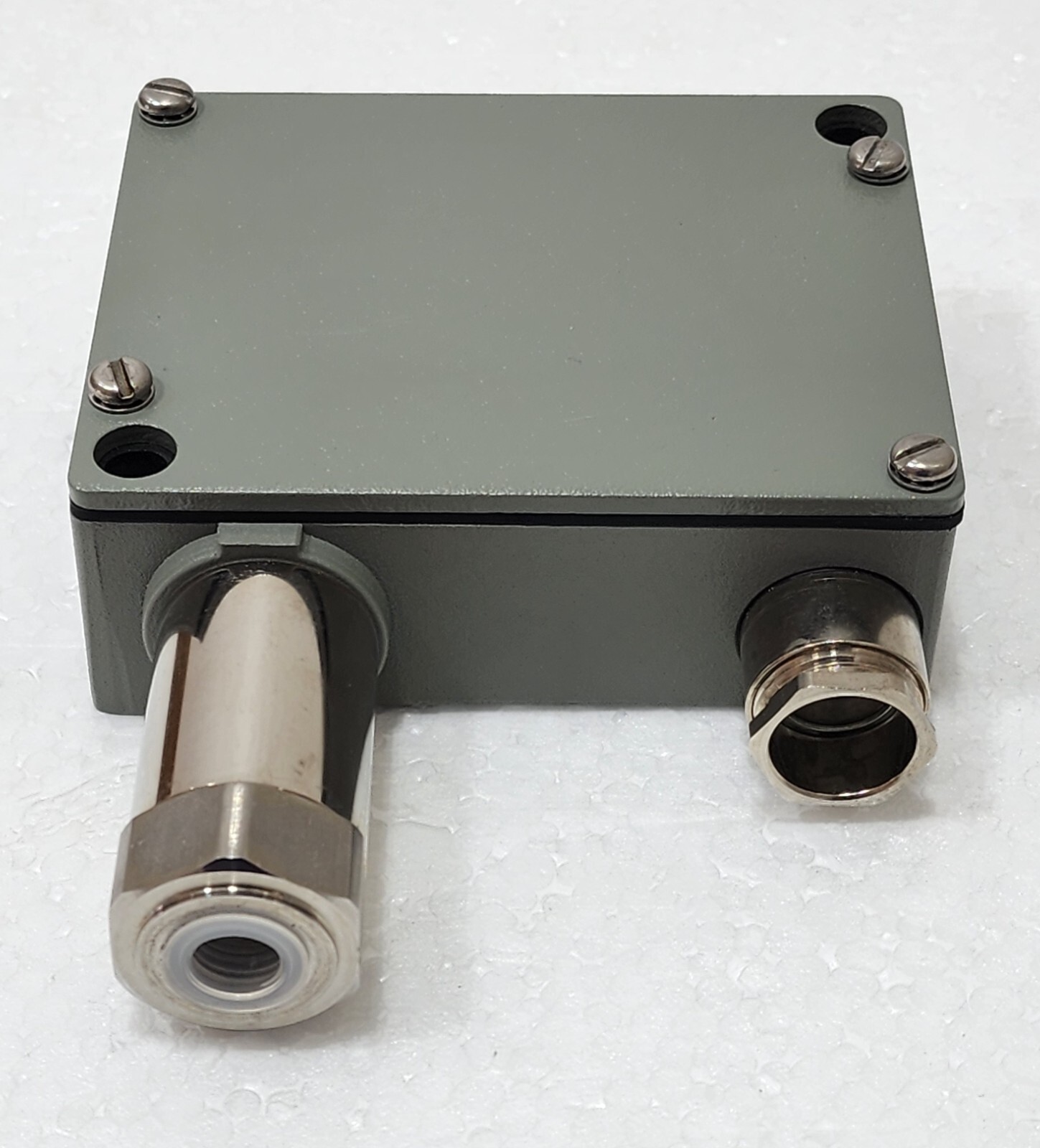 TRAFAG 8202.23.2210 PRESSURE TRANSMITTER -1 to 2 BAR 4-20mA 12-34VDC