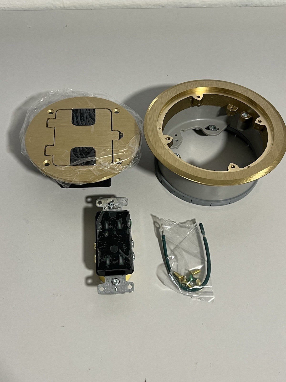 RF406BR Hubbell Pre-Assembled Flange Cover and Leveling Ring for Floor Boxes