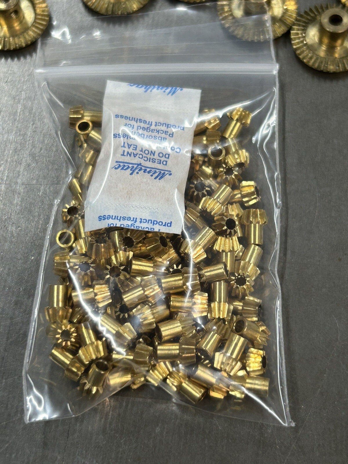 QTY 1 TRADESHIP BRASS 90 DEGREE BEVEL GEAR SET 40/10 TEETH 4:1 RATIO SLOT CAR
