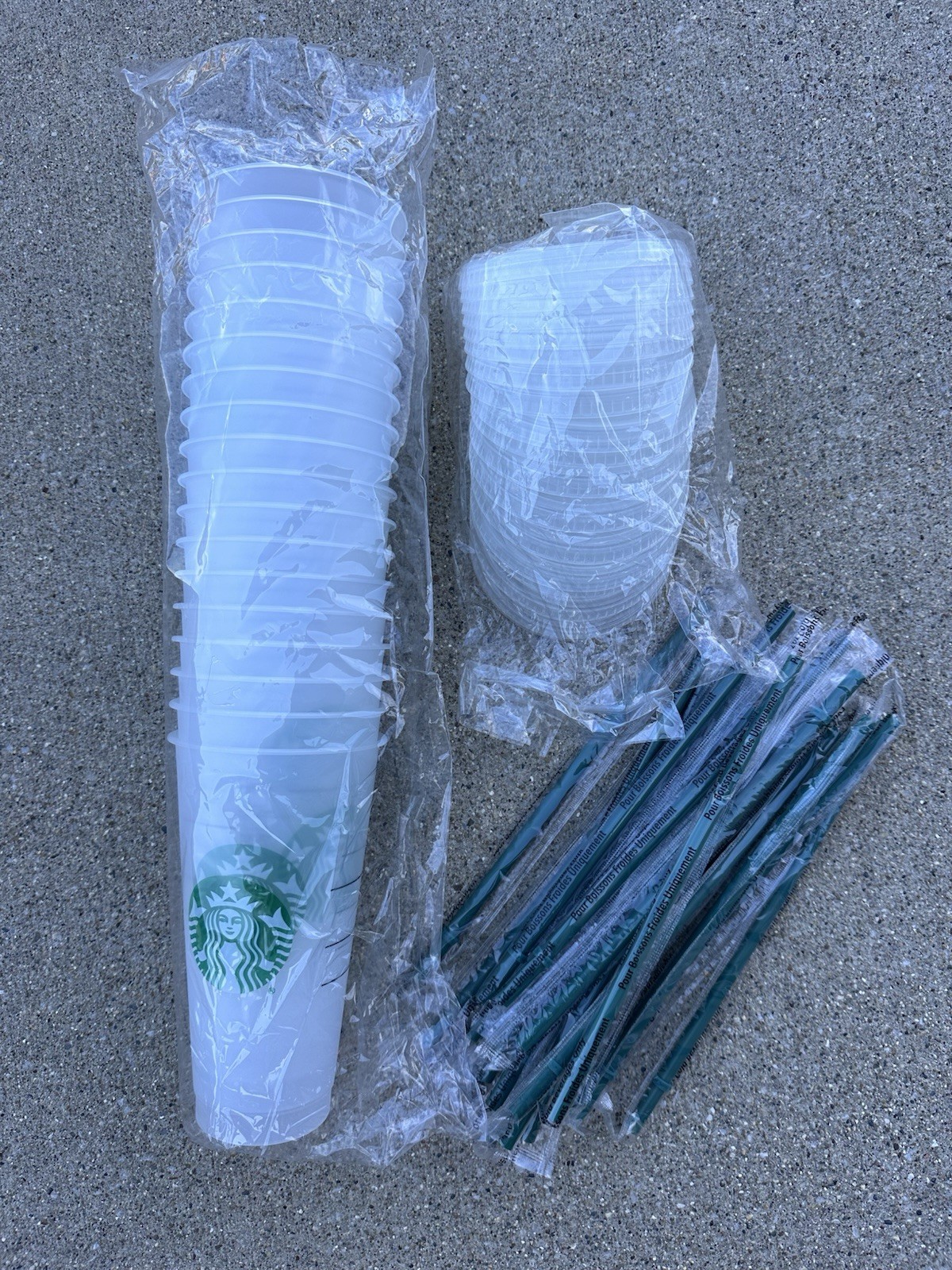 Starbucks 24 fl oz / 709 mL PET Plastic Cold Cup w/ Lid & Straw WA-98134