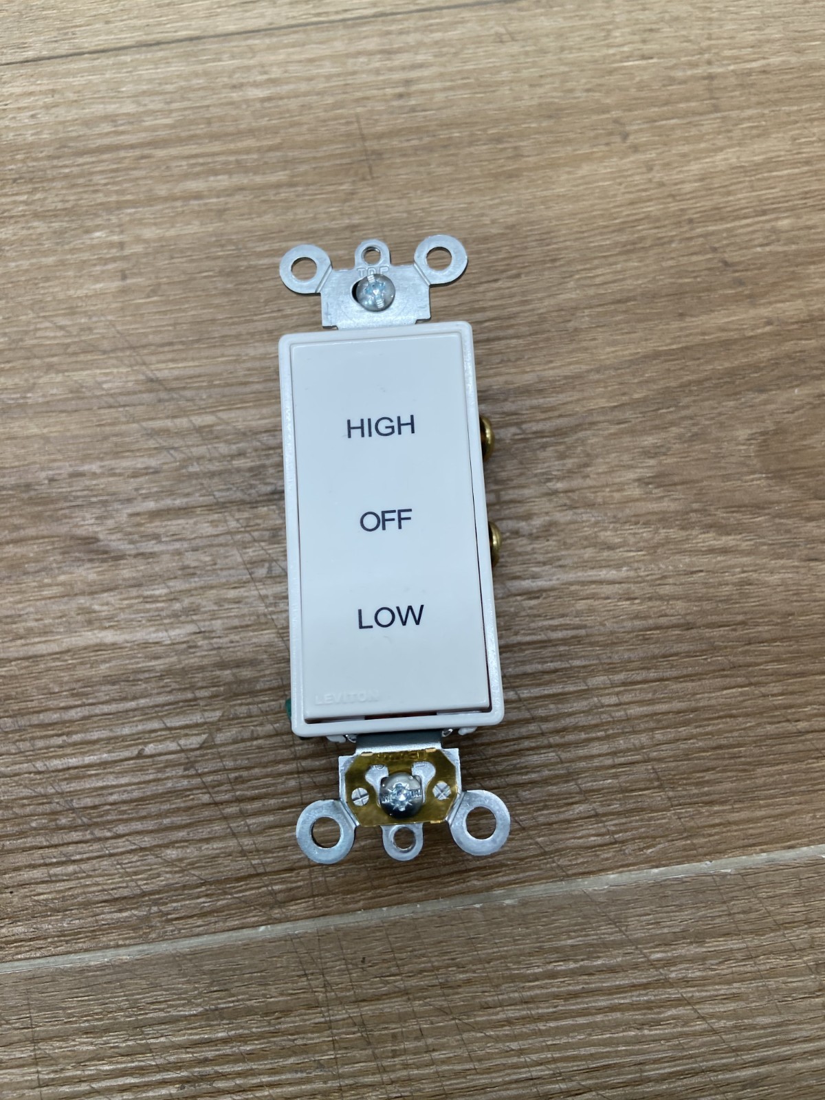 Leviton 078477570005
