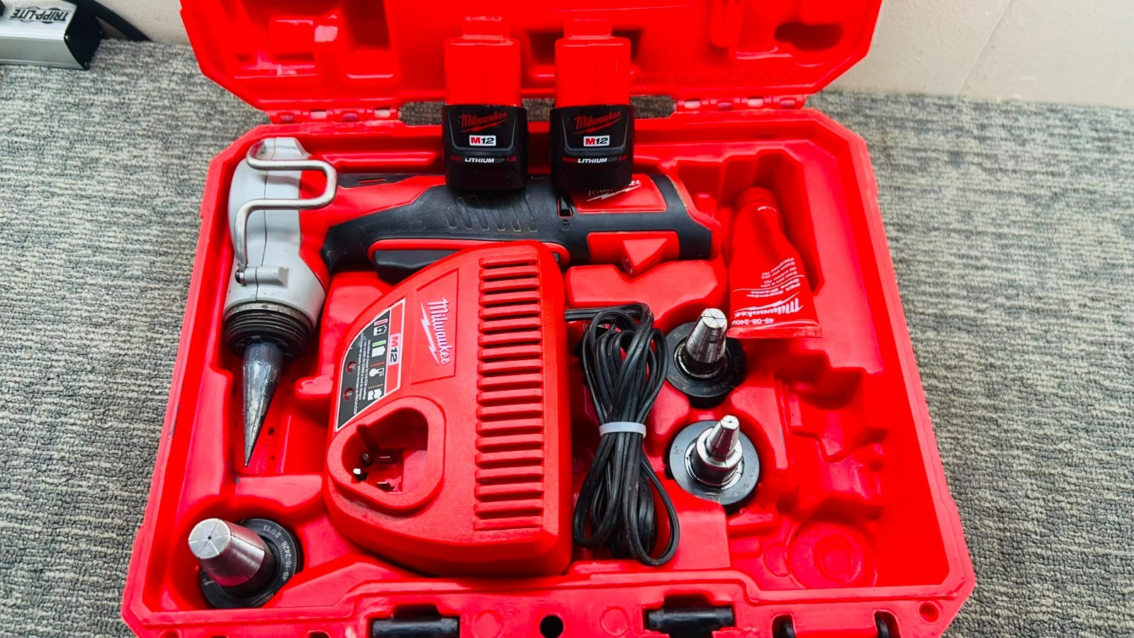 Milwaukee M12 2474-20 ProPEX PEX Expander Kit w/ Batteries Case 372433