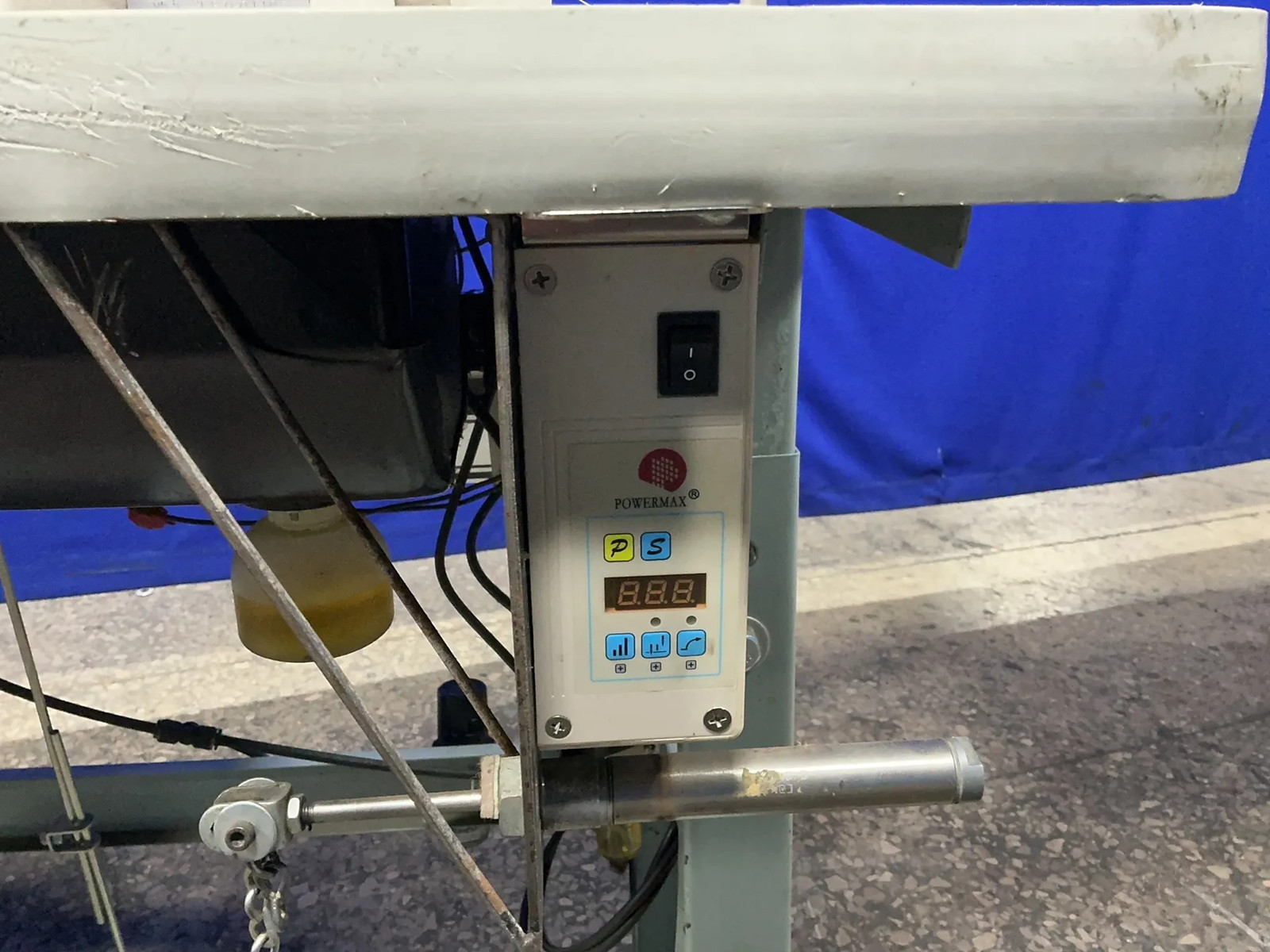 JUKI SEWING MACHINE LU-1560N