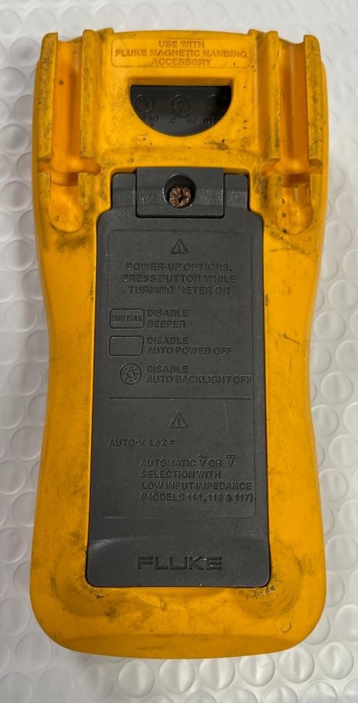 FLUKE 115 TRUE RMS MULTIMETER W/ LEADS- USED.