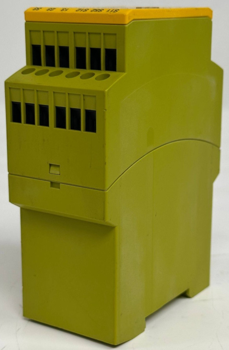 PILZ PNOZ X4 24VDC SAFETY RELAY 774730 3NO 1NC E-STOP SAFETY CONTROLLER