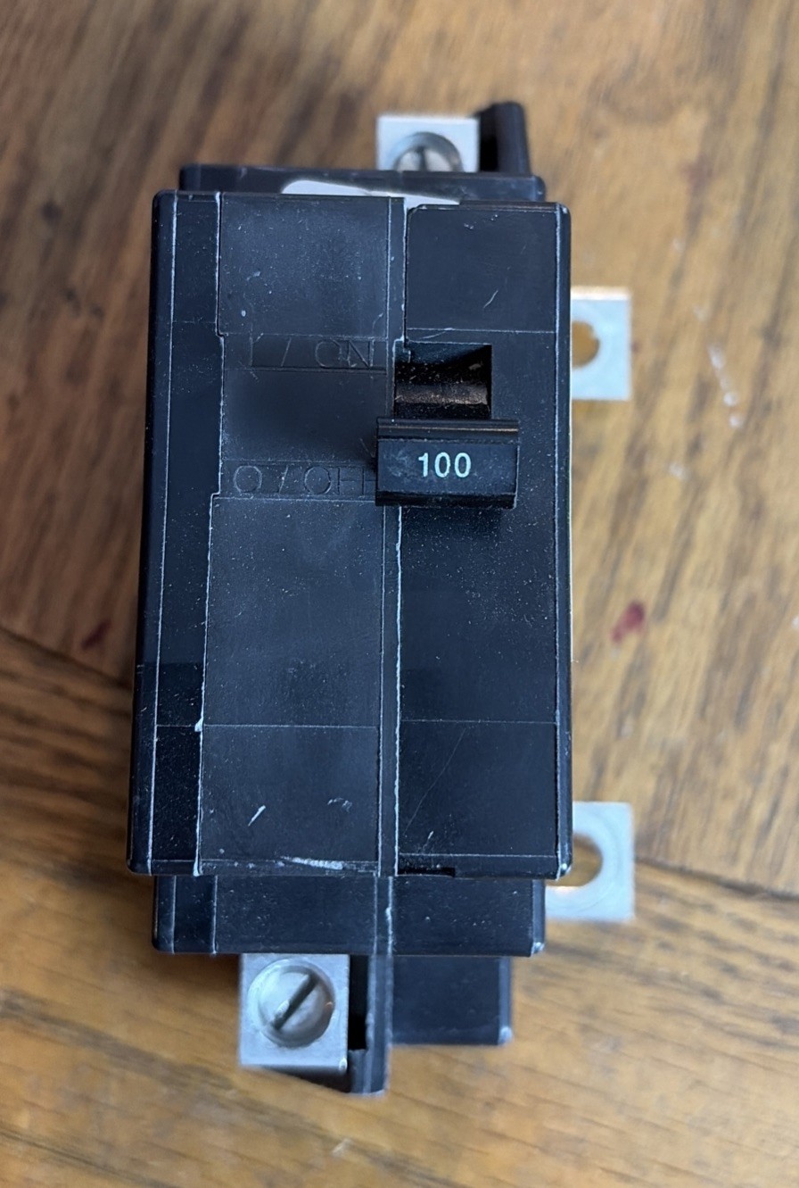 Square D QOM100VH8106 22kA 2 Pole 100 Amp QOM1 Bolt On Main Circuit Breaker NOS