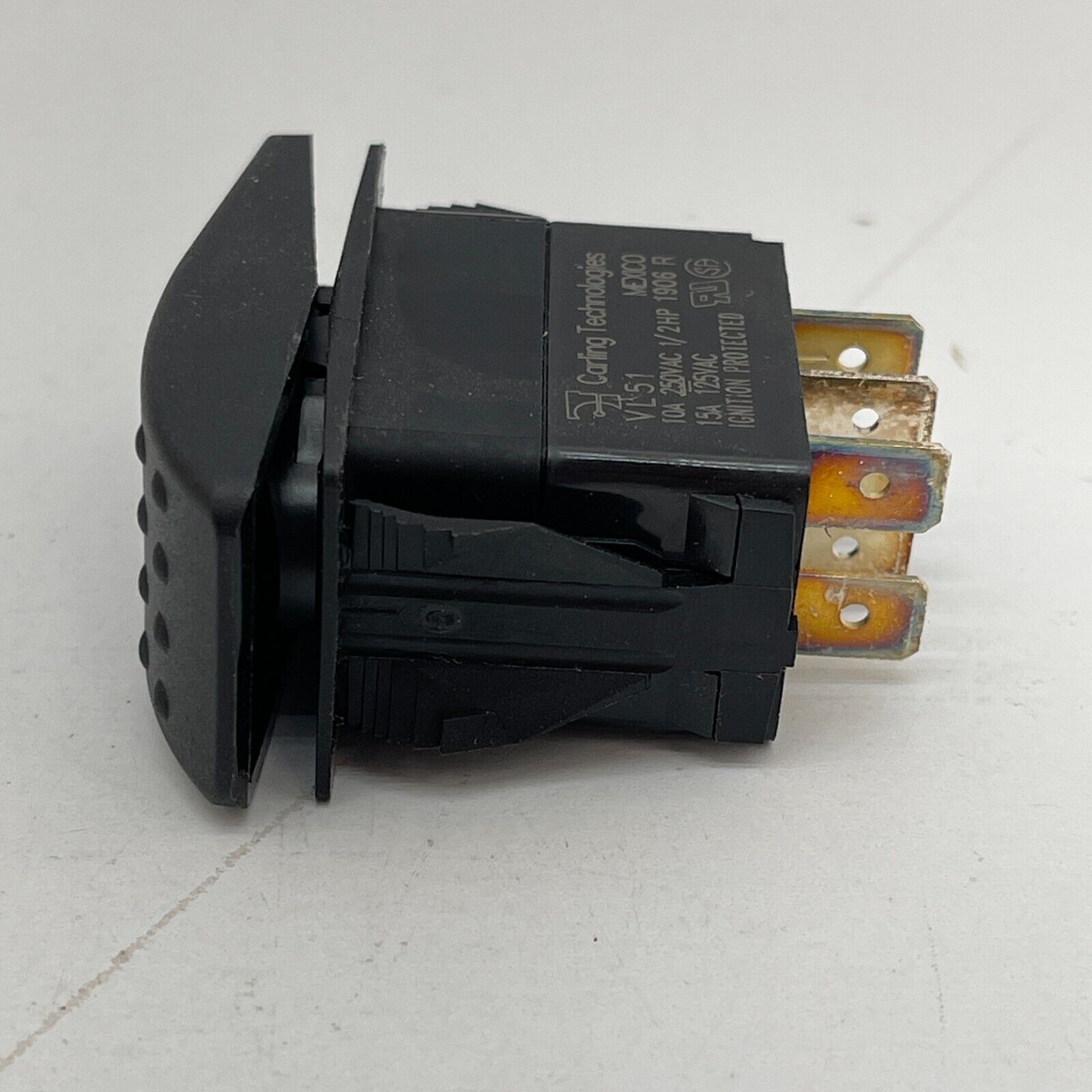 VL51 – Carling Technologies DPDT, (On)-Off-(On) Rocker Switch Panel Mount 10A