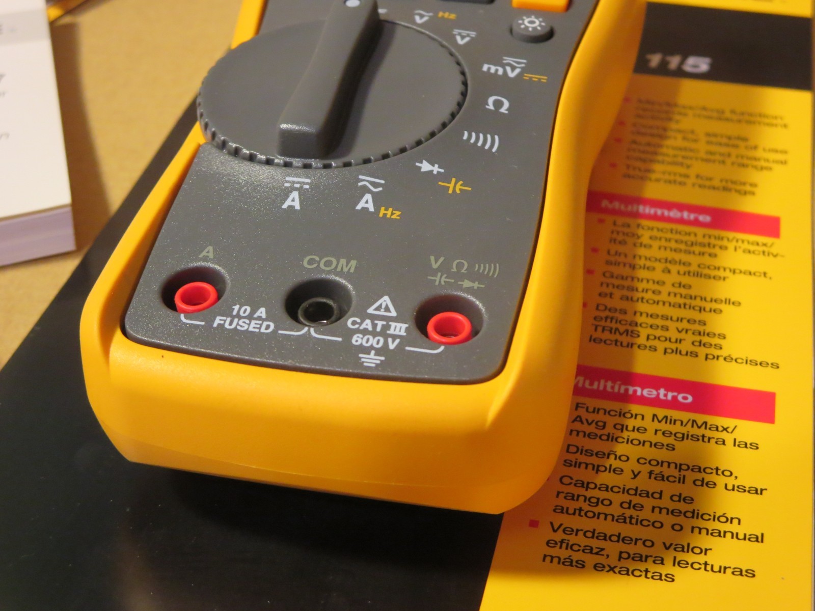 Fluke 115 Multimeter new with leads and Manual