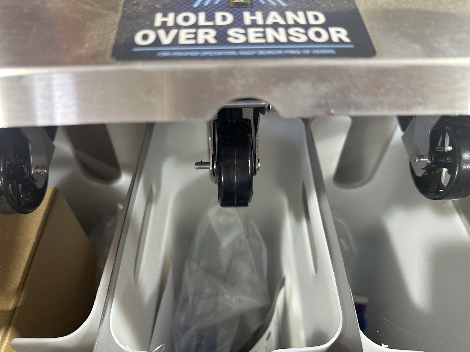 Product: Server Triple Countertop Pouched Dispenser Capacity: 3- 1.5 Gallons
