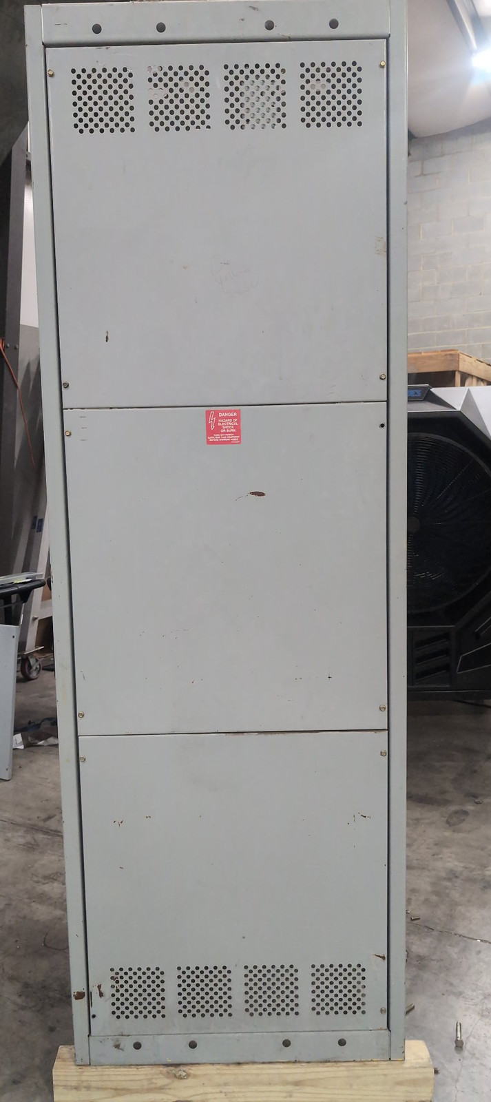 GE SPECTRA SERIES SWITCHBOARD 3000A 480/277V 3PH 4W NEMA 1