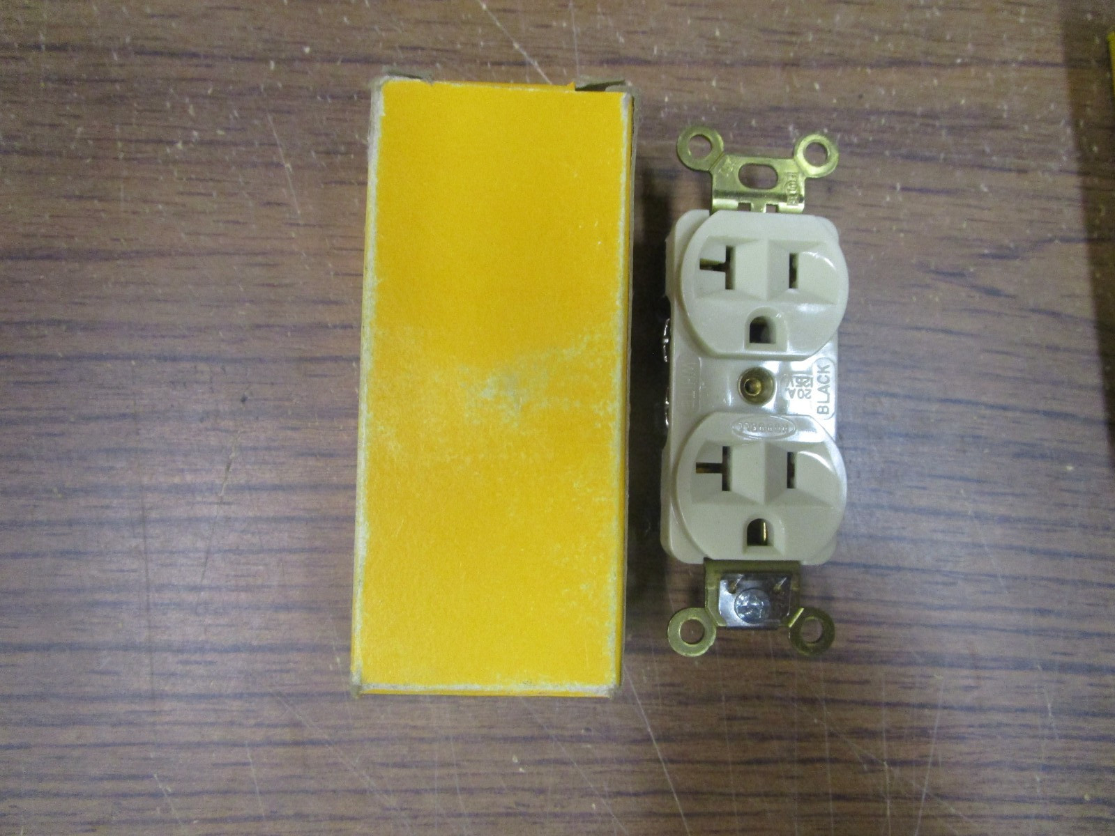 Hubbell 53521 Back & Side Wired 2P 3W 20 Amp 125 VAC Ivory Receptacle Outlet USA