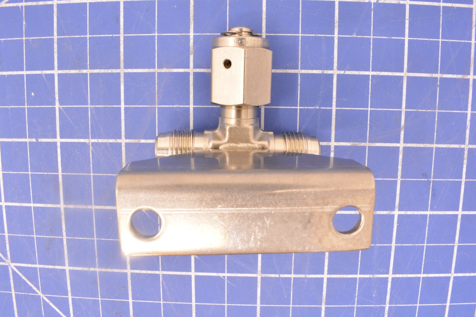 0040-20165 / BRACKET VCR CROSS MIXED / APPLIED MATERIALS AMAT