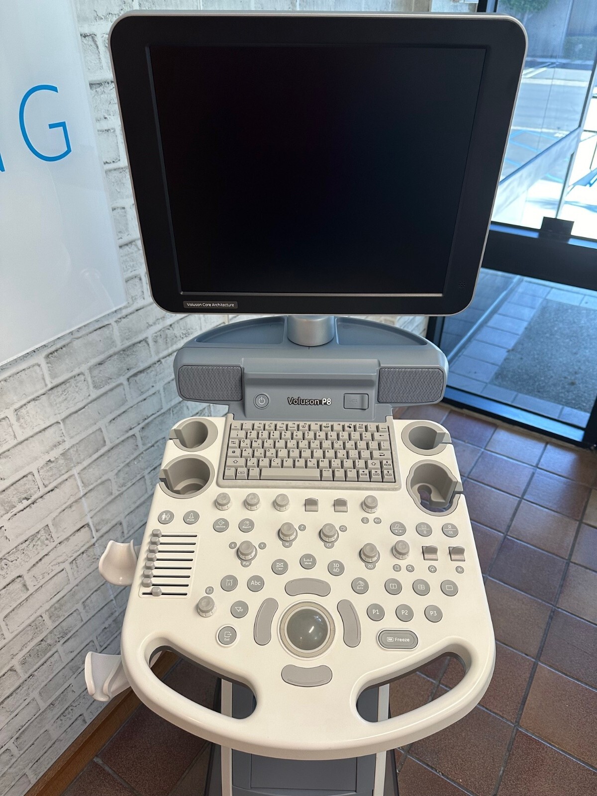 GE Voluson P8 BT18 4D Ultrasound Machine