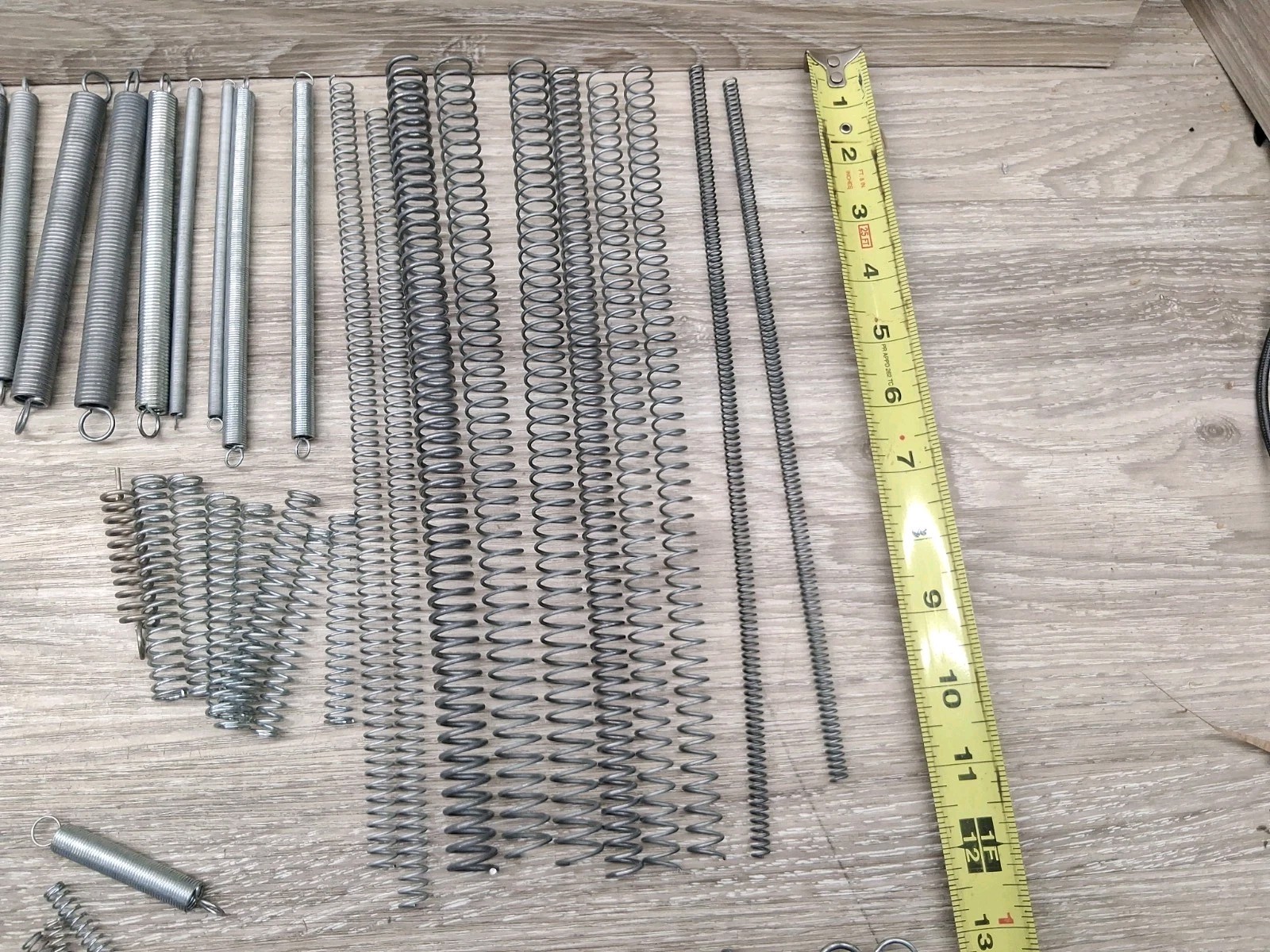 Assorted Springs 80 Pieces As Shown Various Sizes And Thickness ( Read Descripti