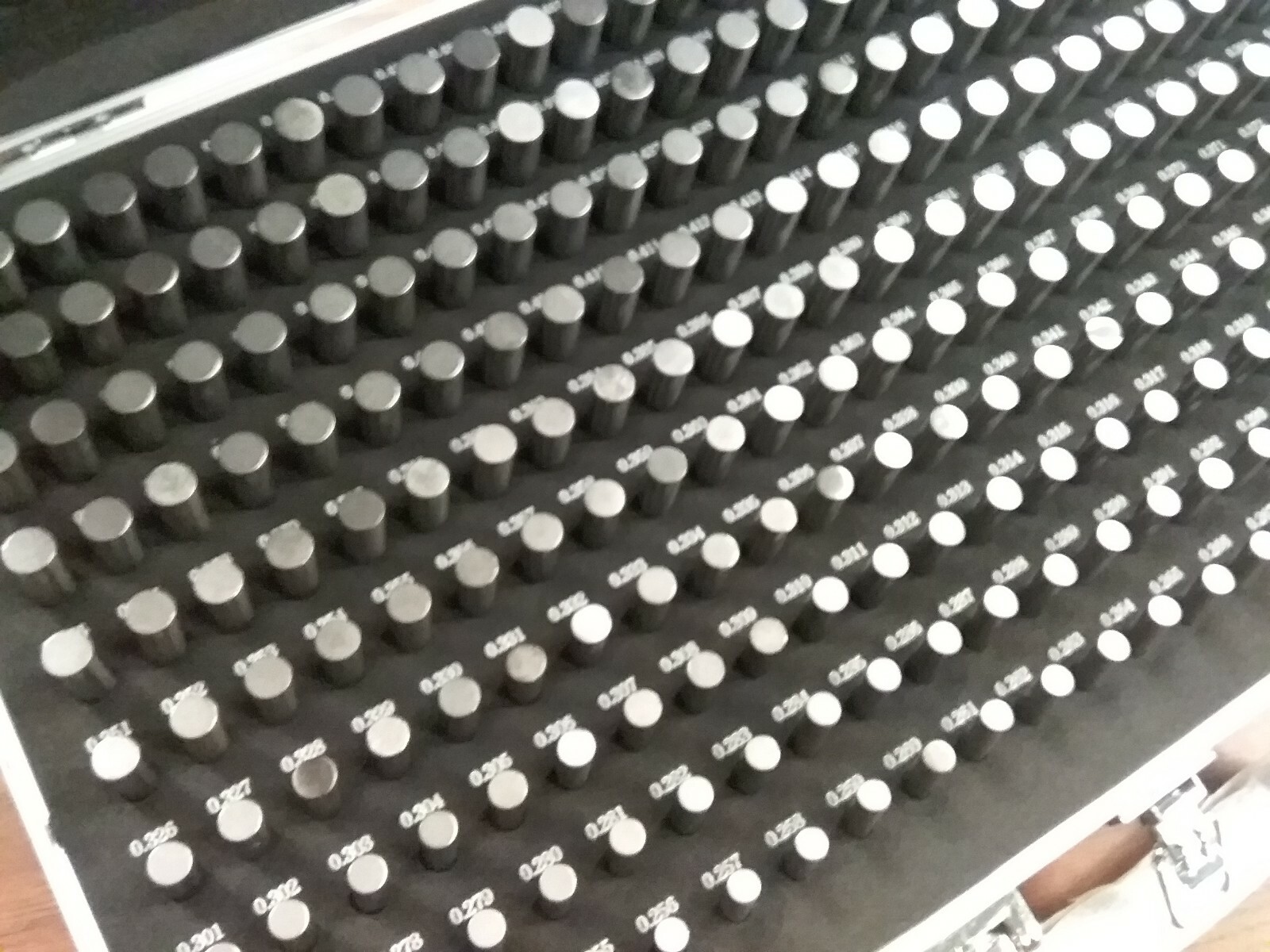 Pin Gage Set M2(-) 0.251-0.500″, minus Tolerance 250 Pins metal case #707B-755MC
