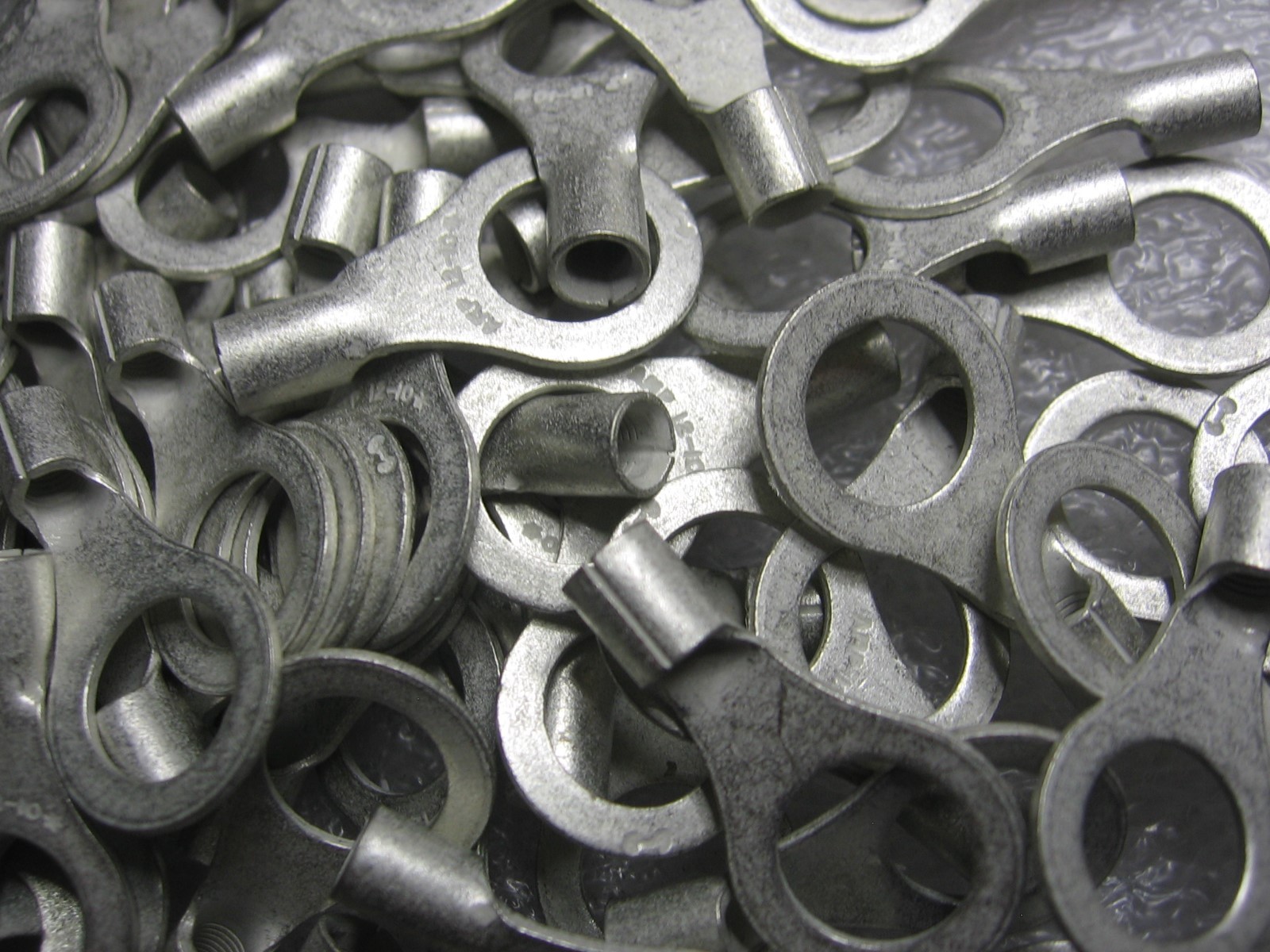 100) AMP /Tyco 33220 Uninsulated Ring Tongue Terminals #12-10 AWG 3/8″ Stud Tab