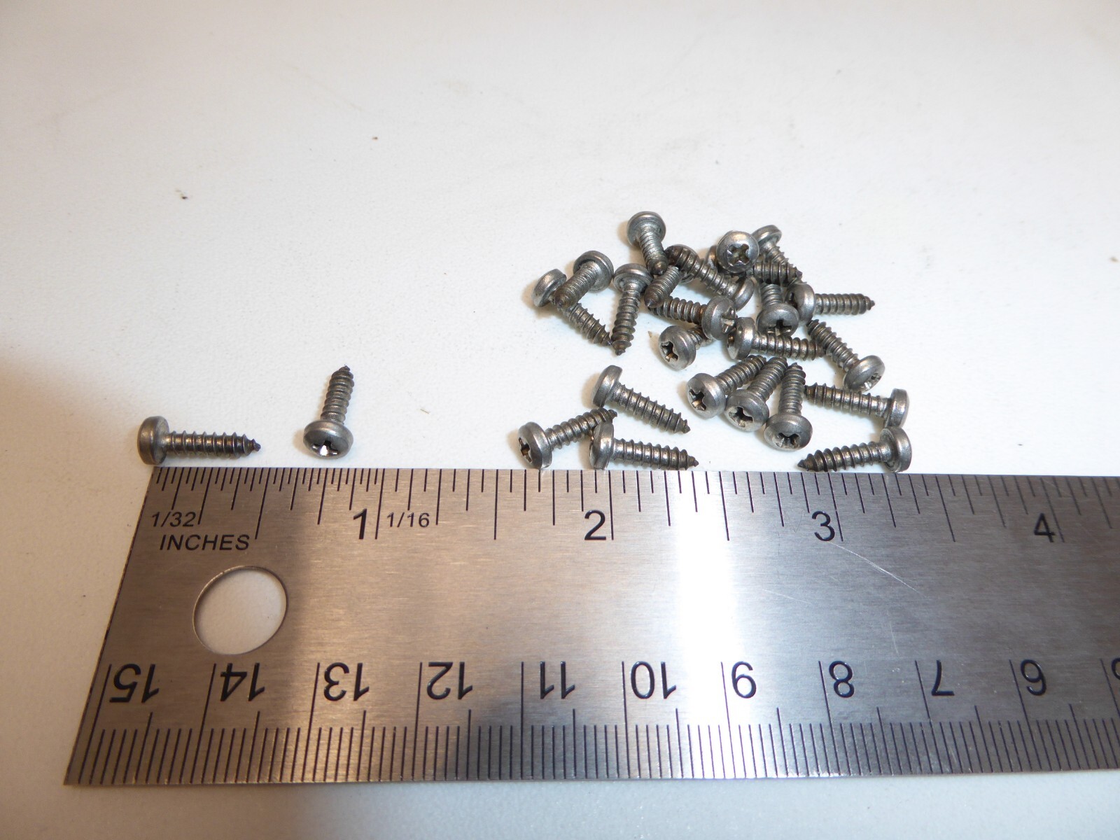 #4 x 7/16″ Pan Head Phillips Sheet Metal Screw SS 18-8 VINTAGE USA Made Qty 25