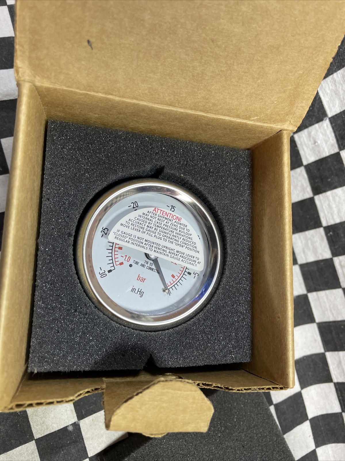 SWAGELOK Gauge 30INHG/BAR 1/4″ NPT, PGI-63C-PC0-CA0X, PGI-63C-PCO-CAOX #131V9