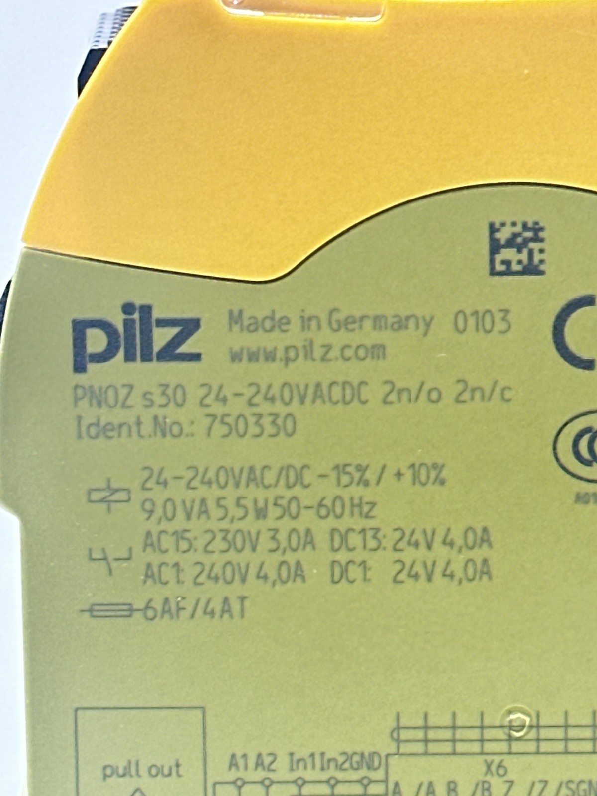 Pilz 750330 Standalone Safety Relay, 24-240VAC/DC 3-4Amp