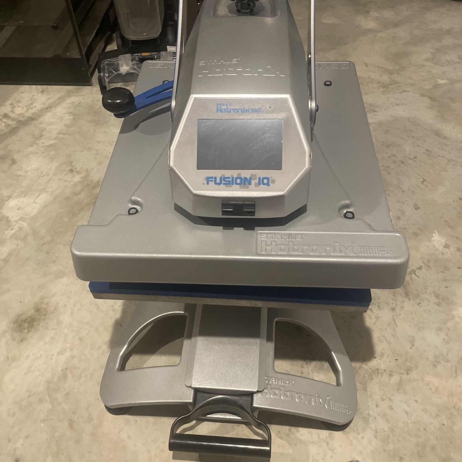 Hotronix fusion-IQ heat press machine, color gray, size is a 16in x 20in