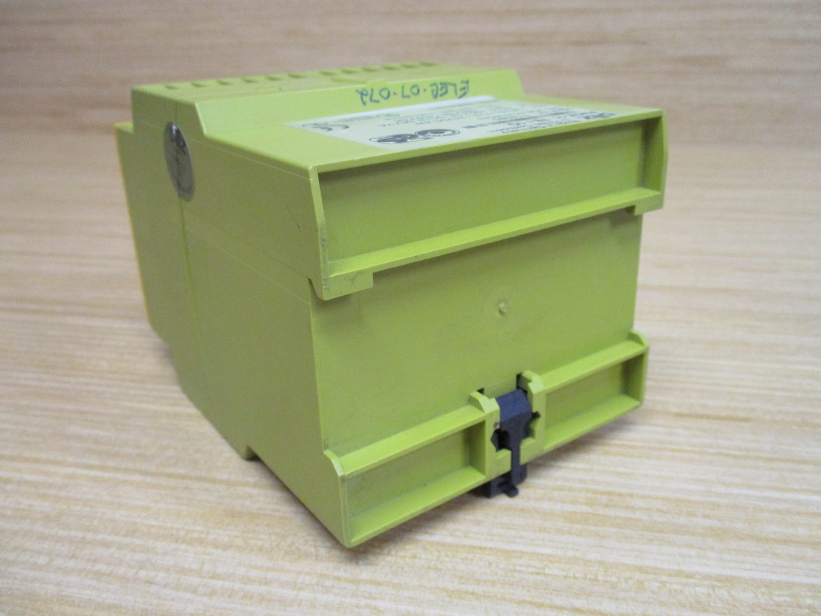 Pilz PNOZ 11 7S/1Ö Safety Relay 774080