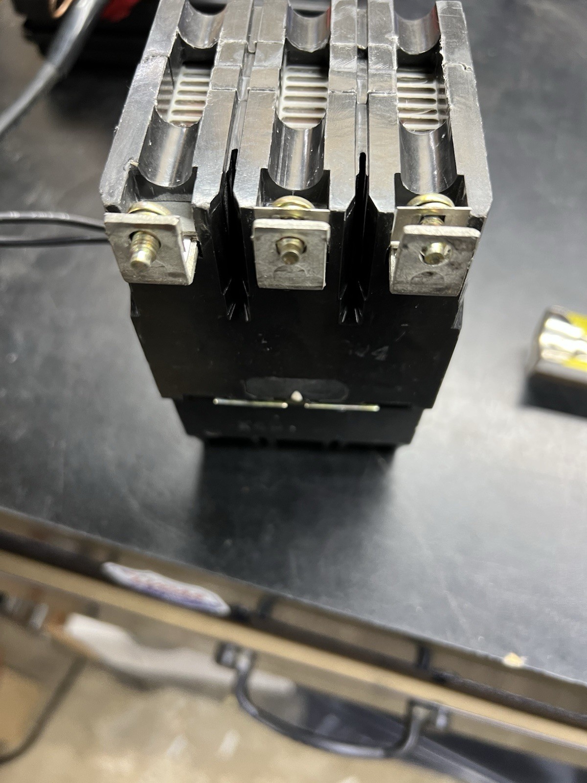 GE TEY340ST12 Circuit Breaker 3 POLE 40AMP W/ 120V SHUNT TRIP