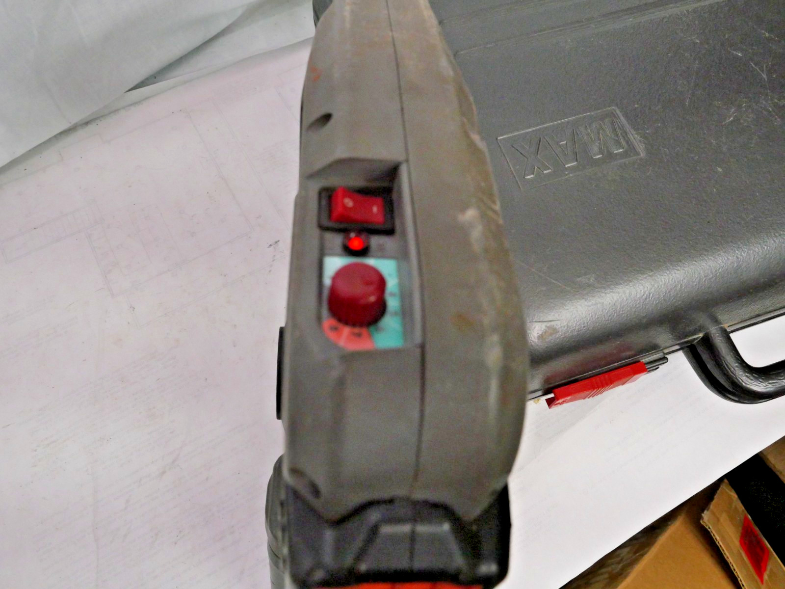 MAX RB655 Rebar Tier with (3) Batteries , Case ,Charger and Manual , Works Fine