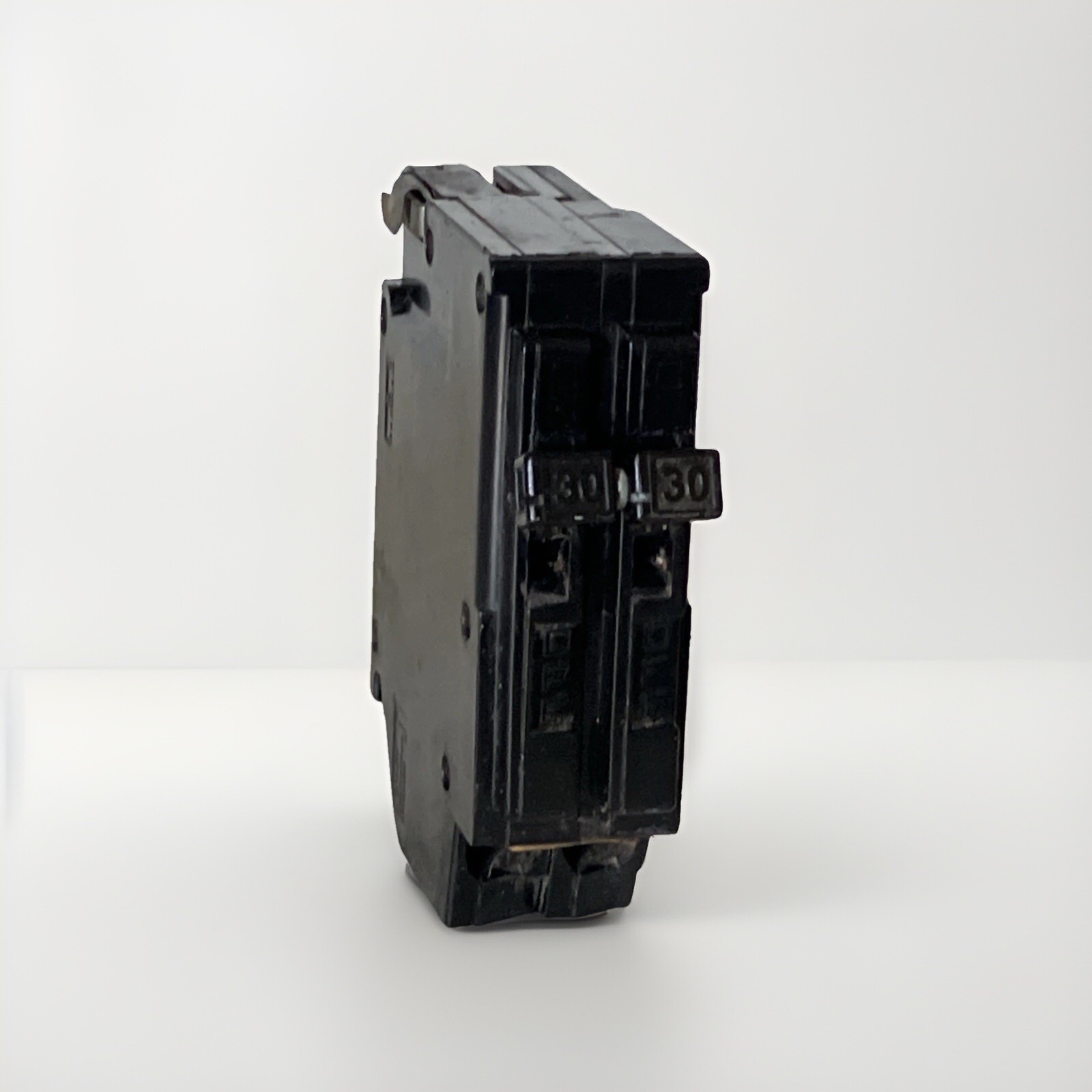A230 30A 2 POLE SYLVANIA Challenger CIRCUIT BREAKER A 120/240 VAC Side Mount