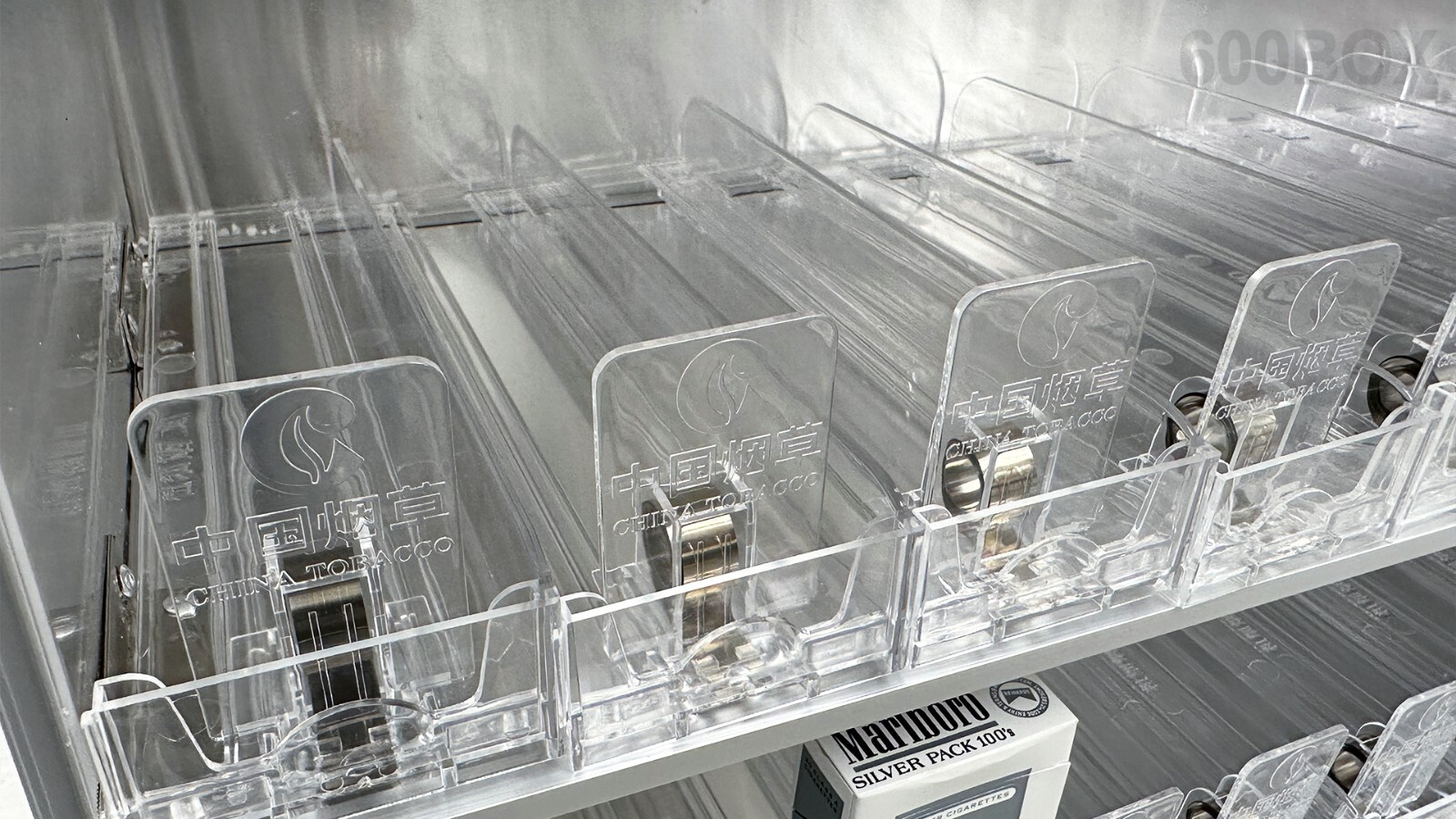 24″ W 600 Pack Cigarette Tobacco Display Rack, Transparent Shelf