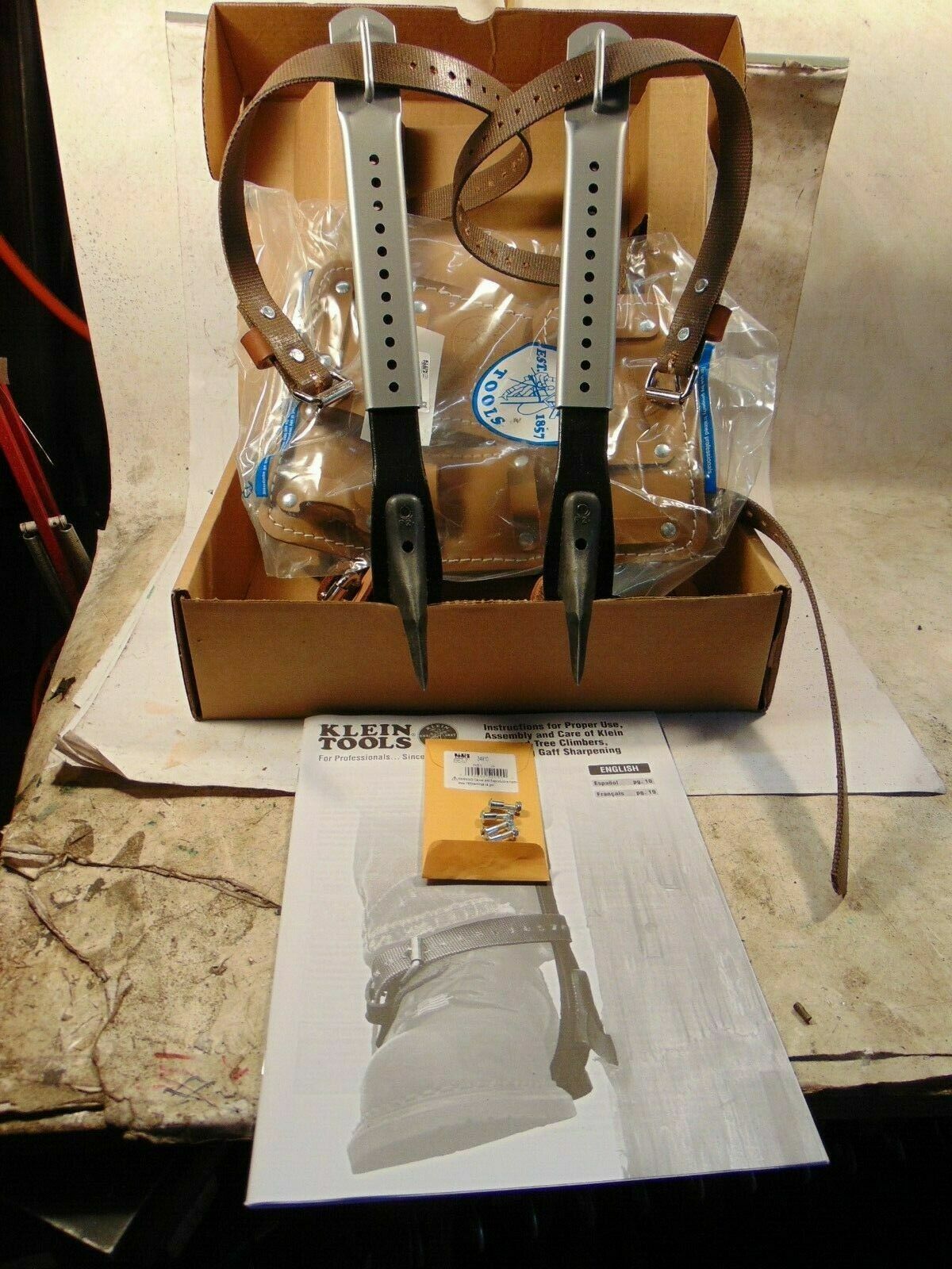 KLEIN TOOLS TREE CLIMBERS SET 2-3/4″ GAFFS Tree Climbing Spikes With L Pads