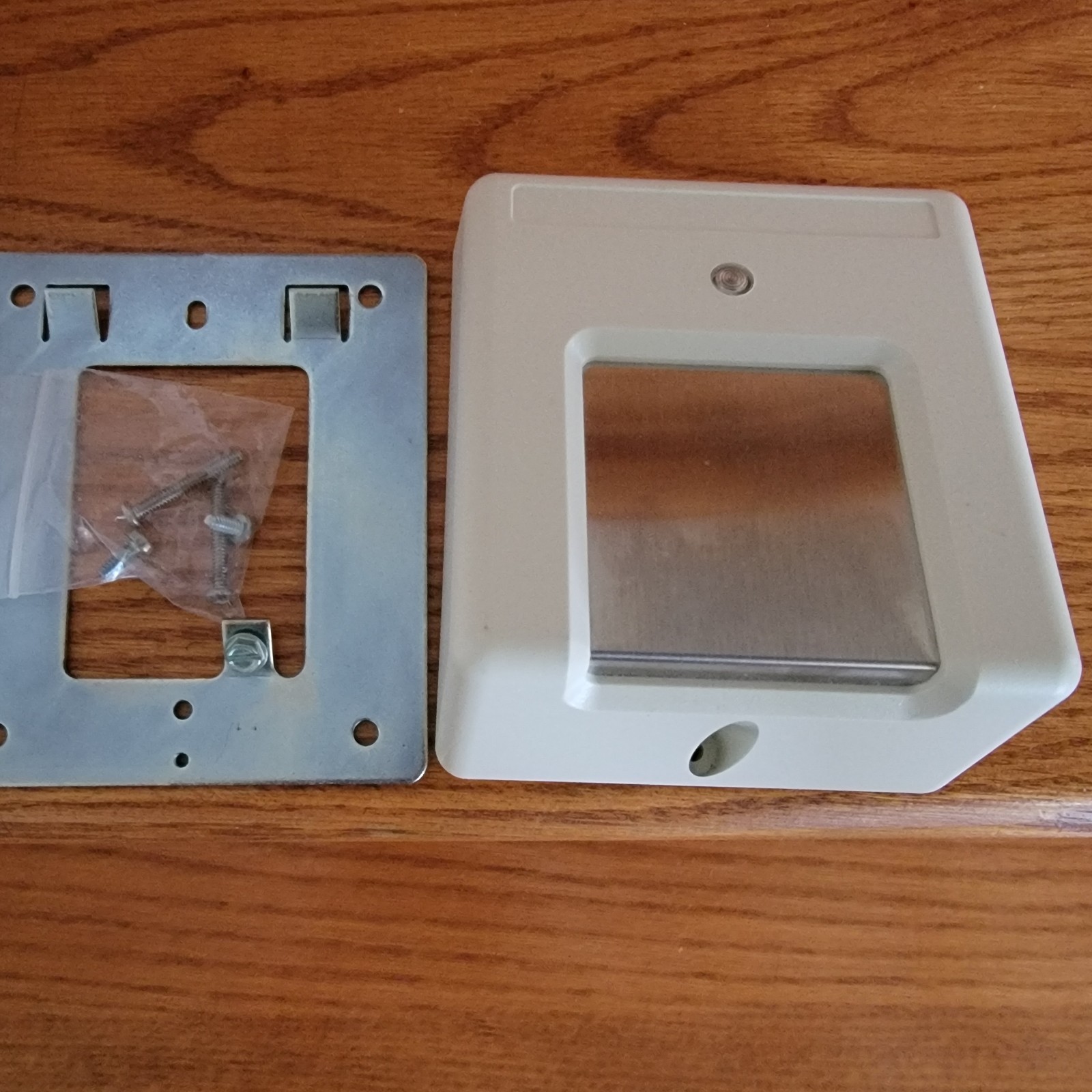 SecuraKey SK-028W TOUCH CARD READER (WIEGAND DATA OUTPUT) VER 3.05 FMT 30