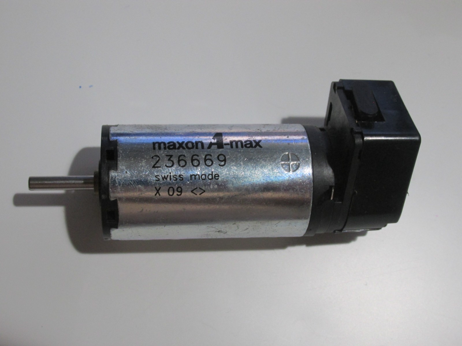 Maxon 236669 A-max Ø32mm Brushed DC Motor 24VDC 20W 6000RPM w/1000CPR Encoder