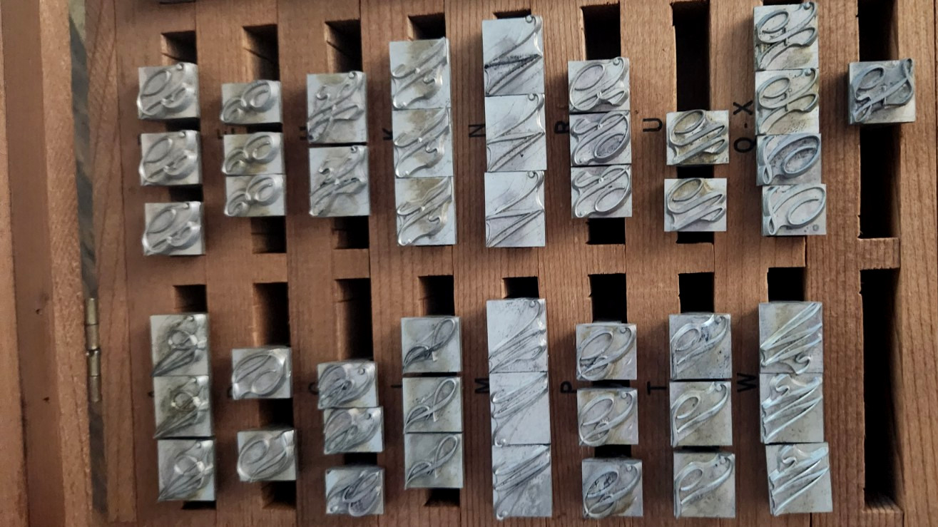 48 PT Kingsley Machine Co Letter Type Set for Hot Foil LOOK READ WOOD BOX SCRIPT