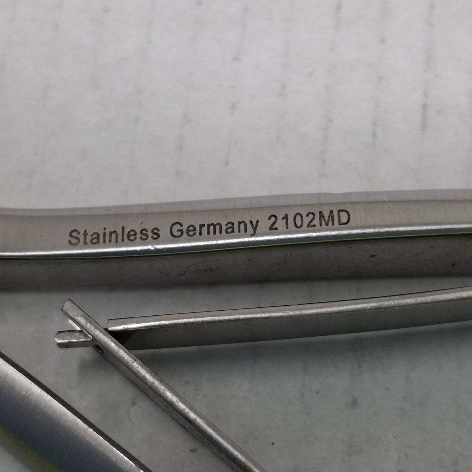 Medline Konig MDS7433614 Double Spring with Catch Nail Nipper