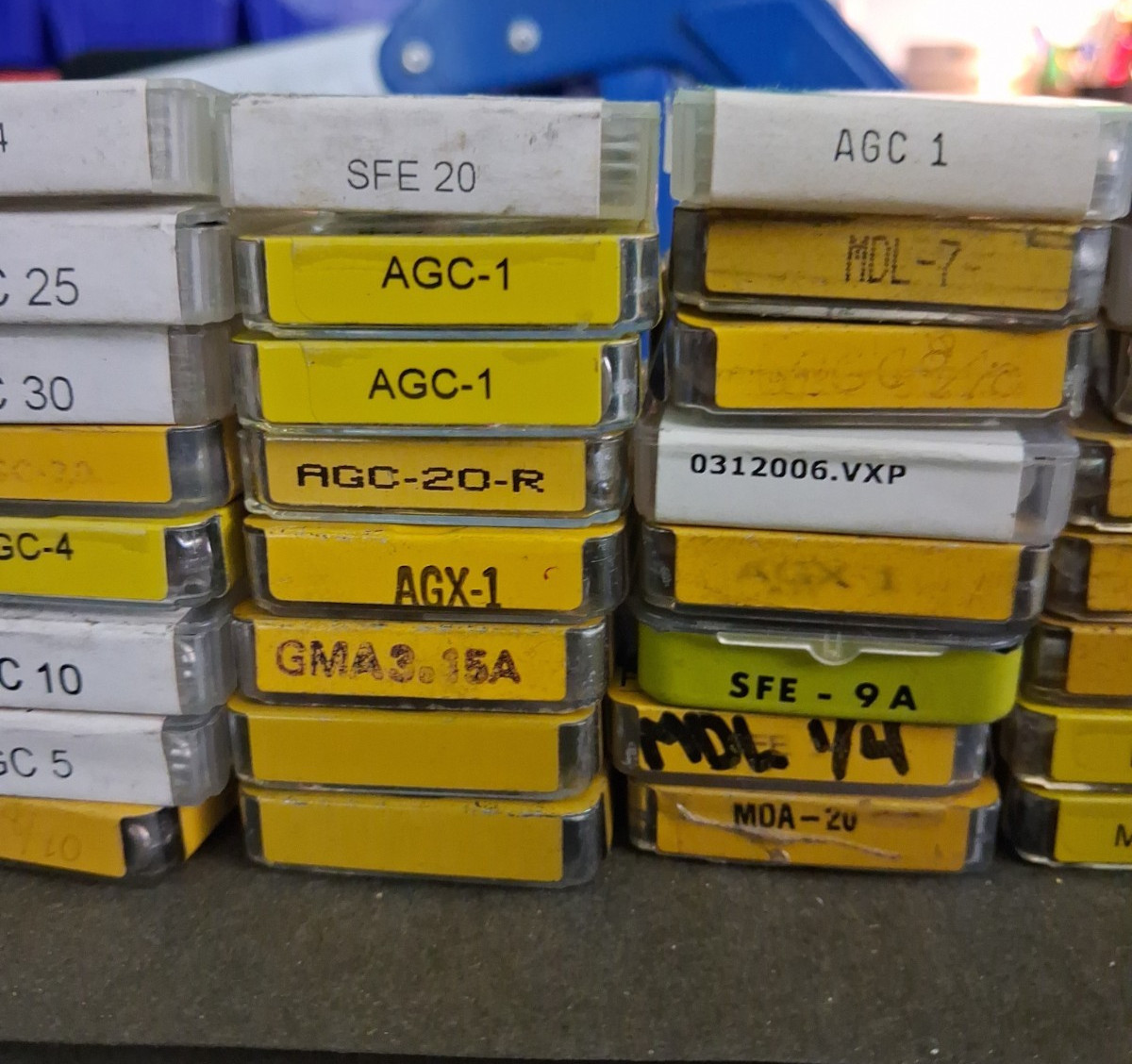 Lot of 50 Tins- Littelfuse & Buss Assorted Glass Fuses All Packs Are Full #E-01